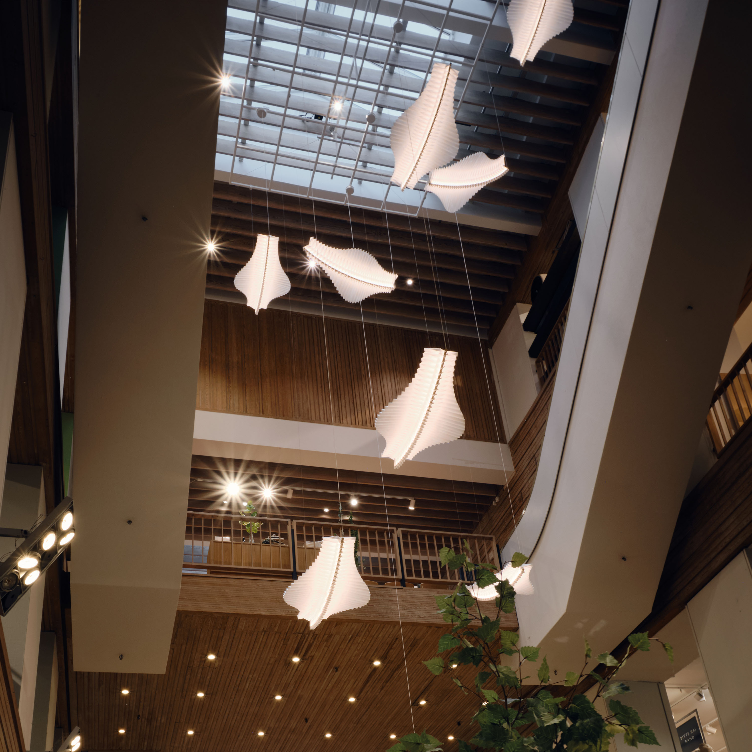 Frandsen Sora Deckenleuchte Massives Messing/Weiß