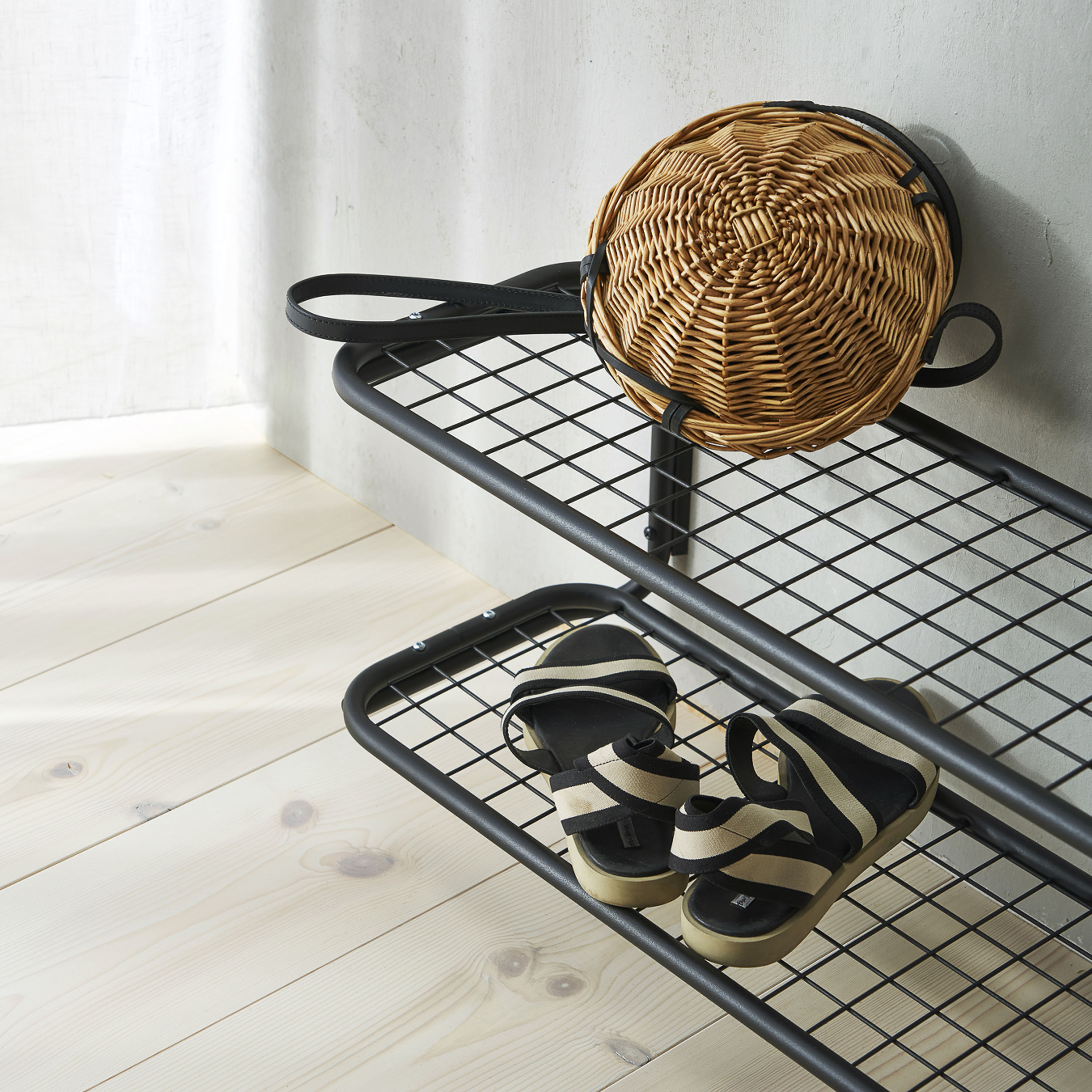 Essem Design Classic Kenkähylly Tupla Musta 120cm