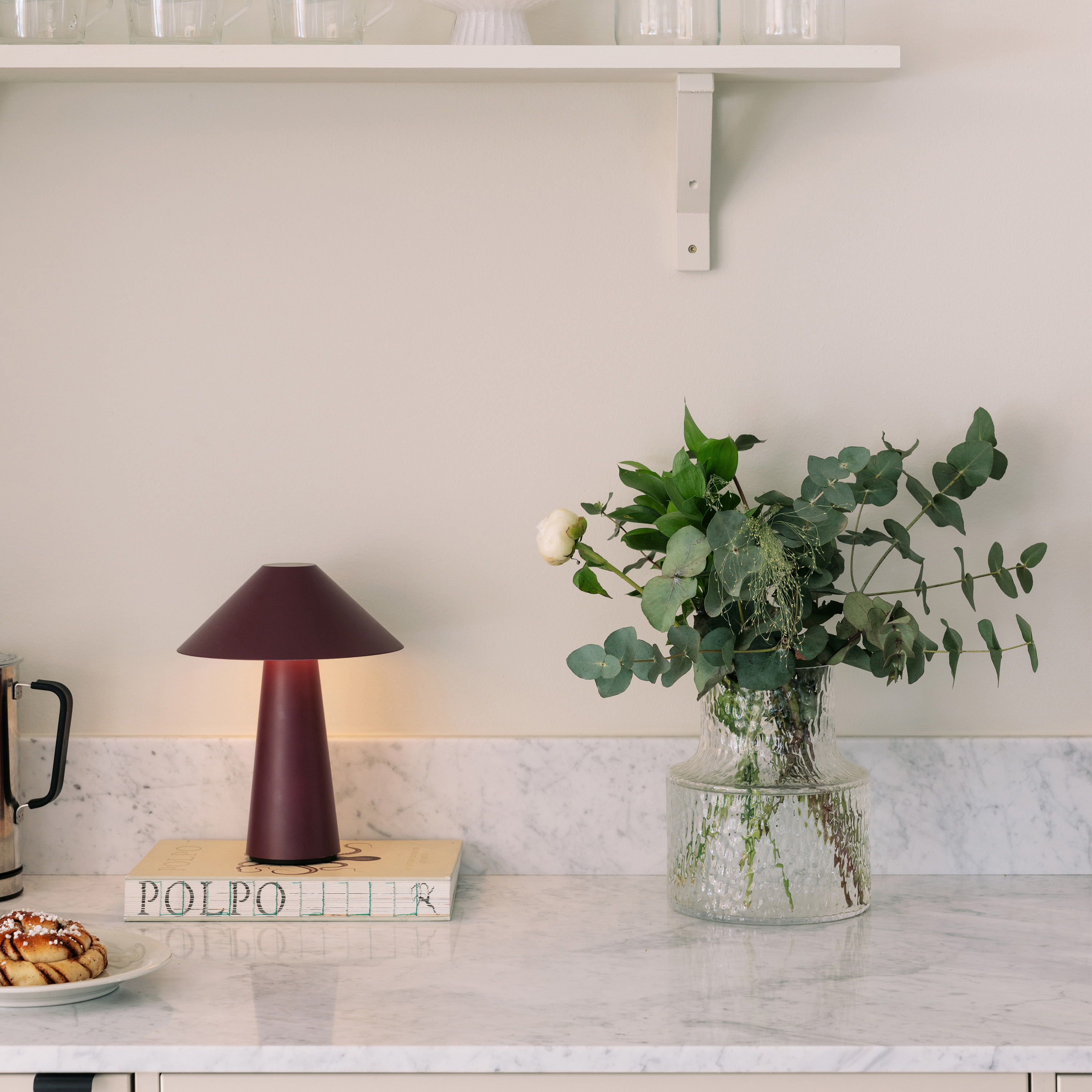 Globen Lighting Cannes Bærbar Bordlampe Burgunder 26cm