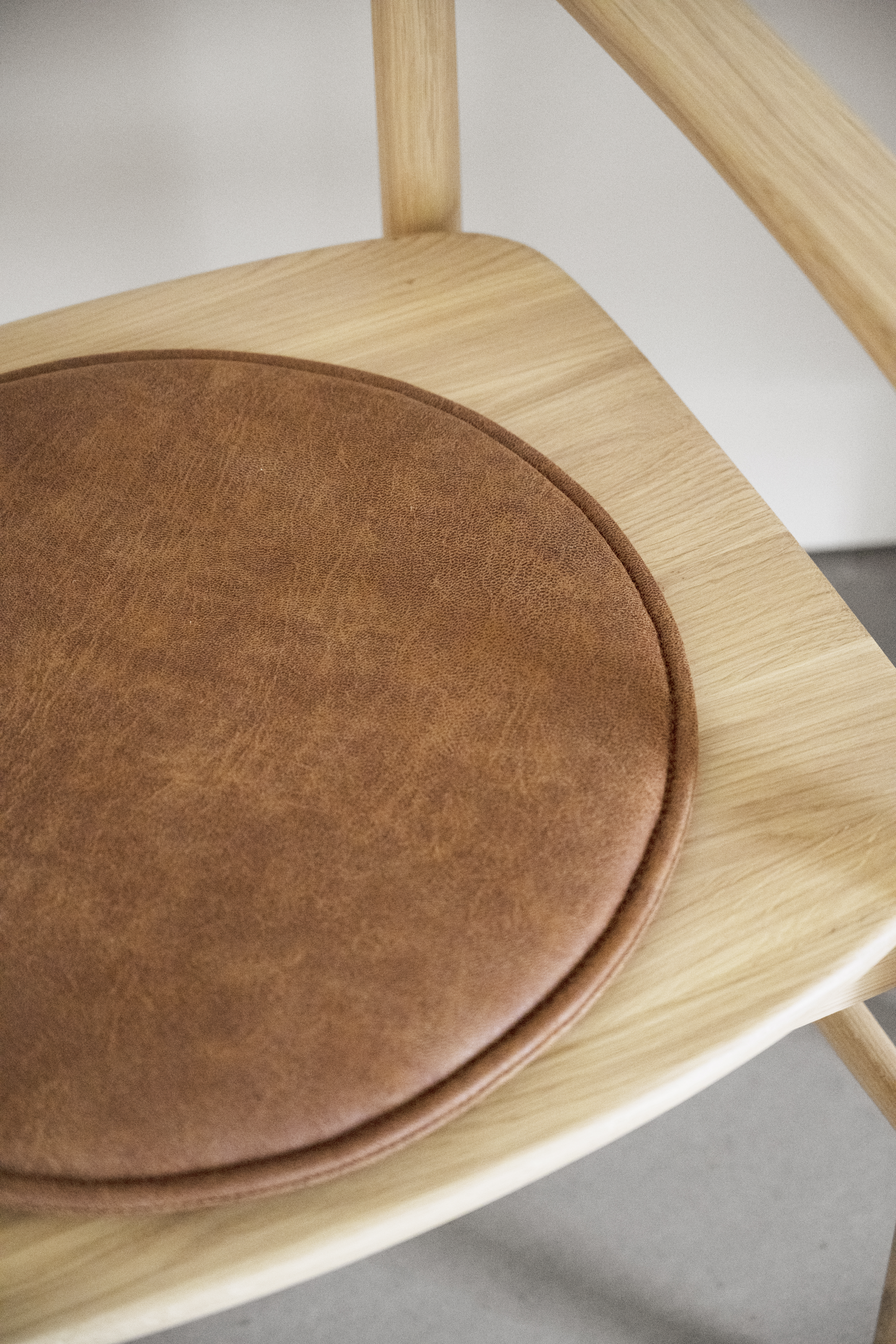 Rowico Home Fulton Sittdyna Rund Brun Läder/Textil Ø38