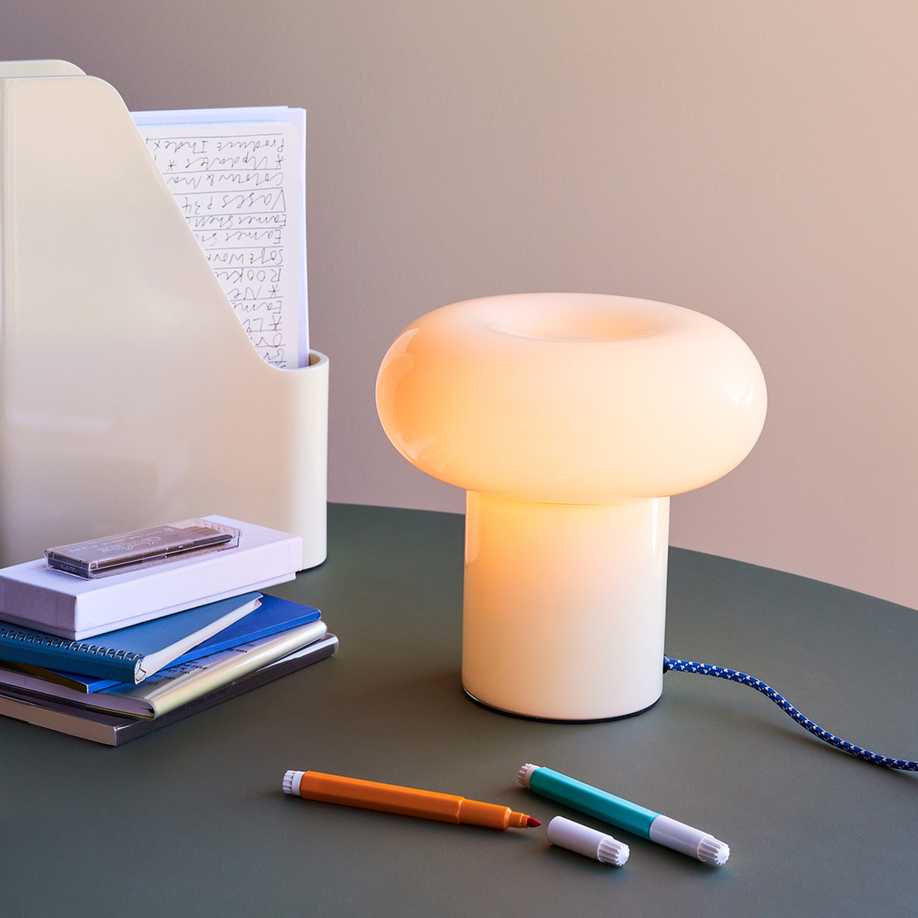 Hübsch Hues Bordslampa Light Green Ø23