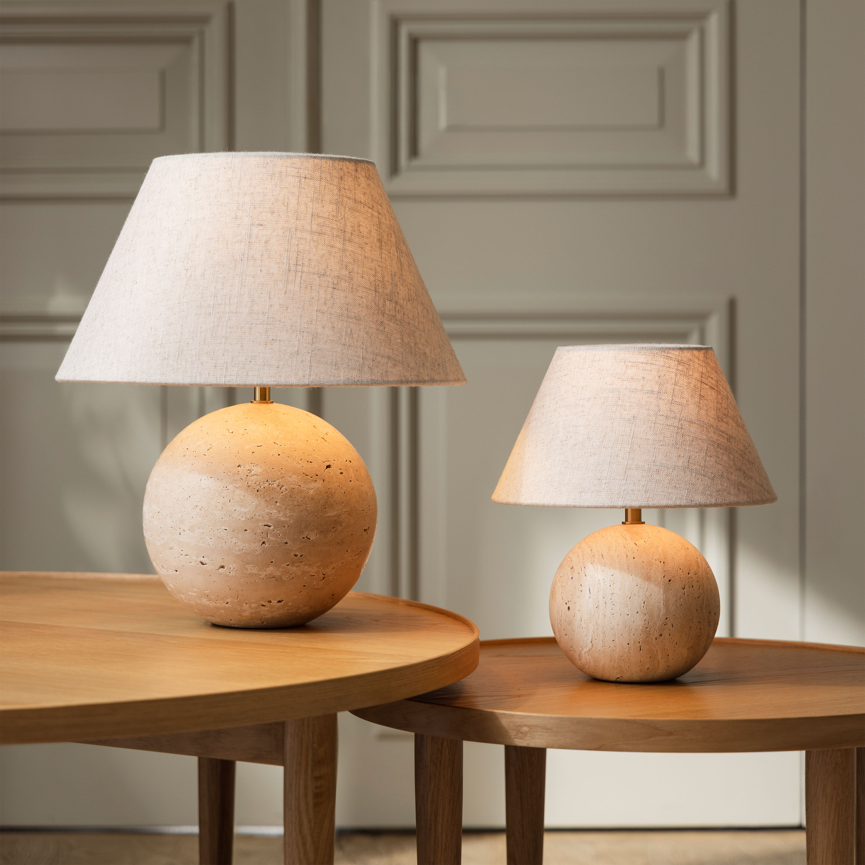 Globen Lighting Castello Bordslampa Beige travertin 35cm