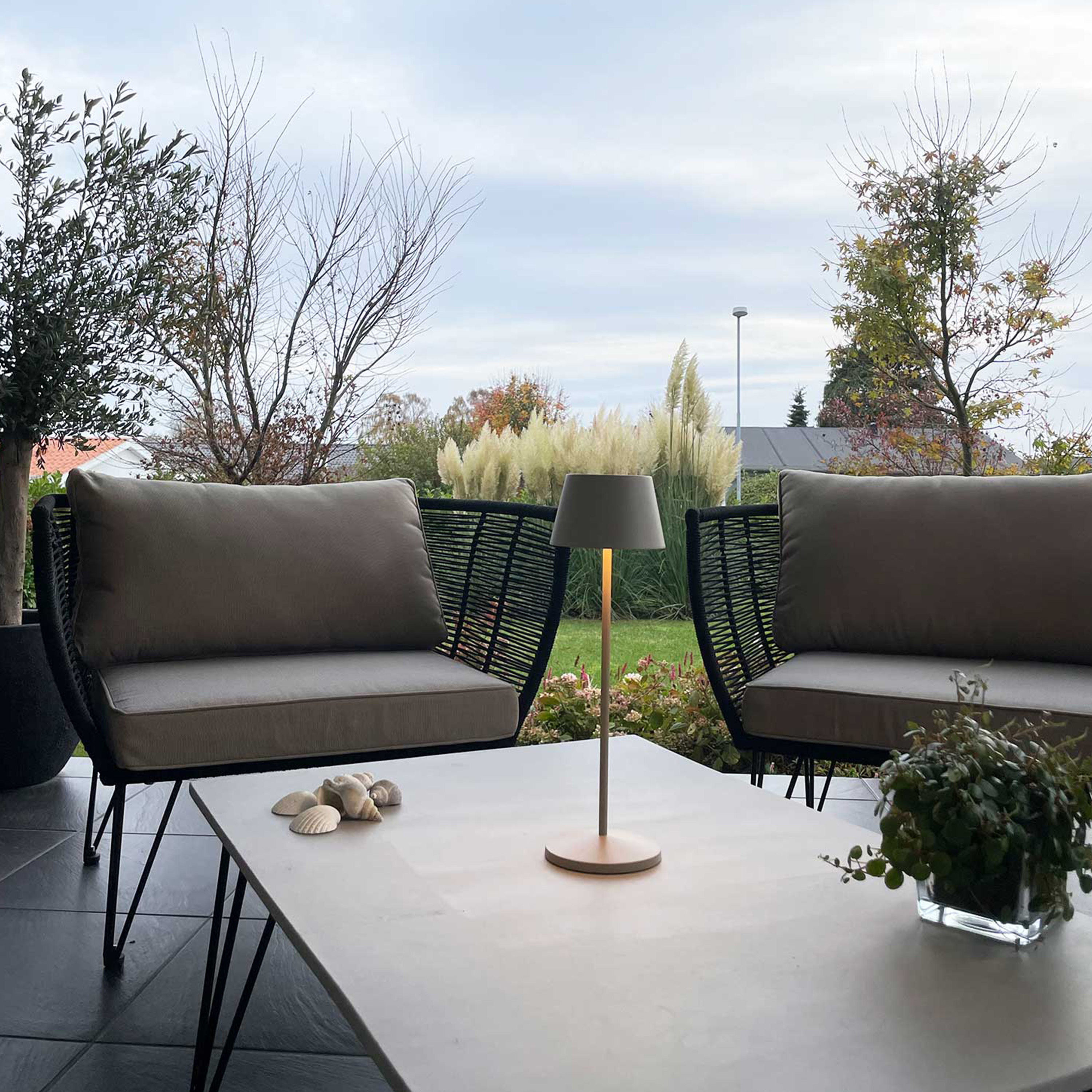 LOOM Design Modi Akku-Tischlampe Grey/Beige