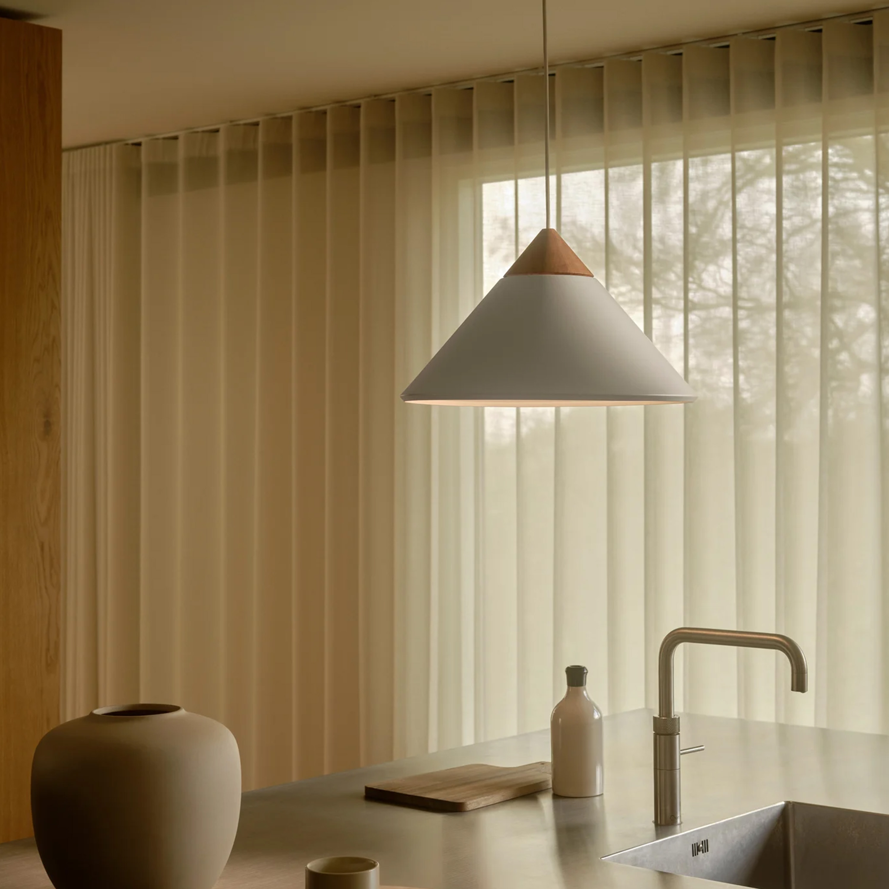 Design For The People Kinto Kattovalaisin Valkoinen Ø42