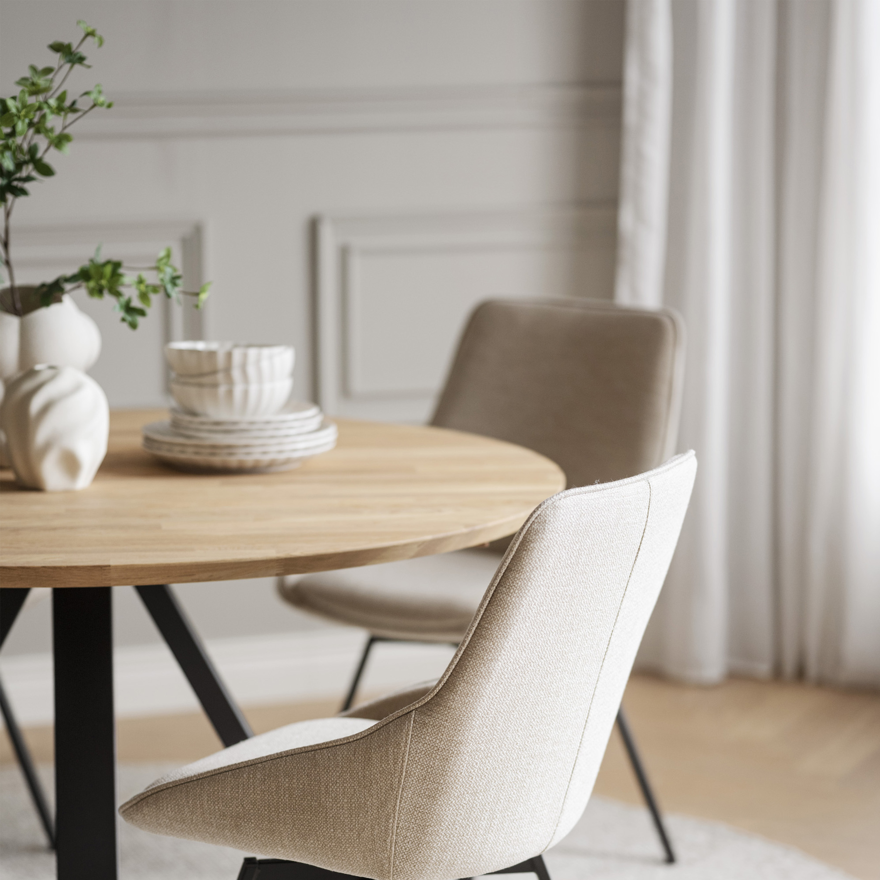 Rowico Home Carradale Esstisch V-Bein Eiche/Schwarz Ø130