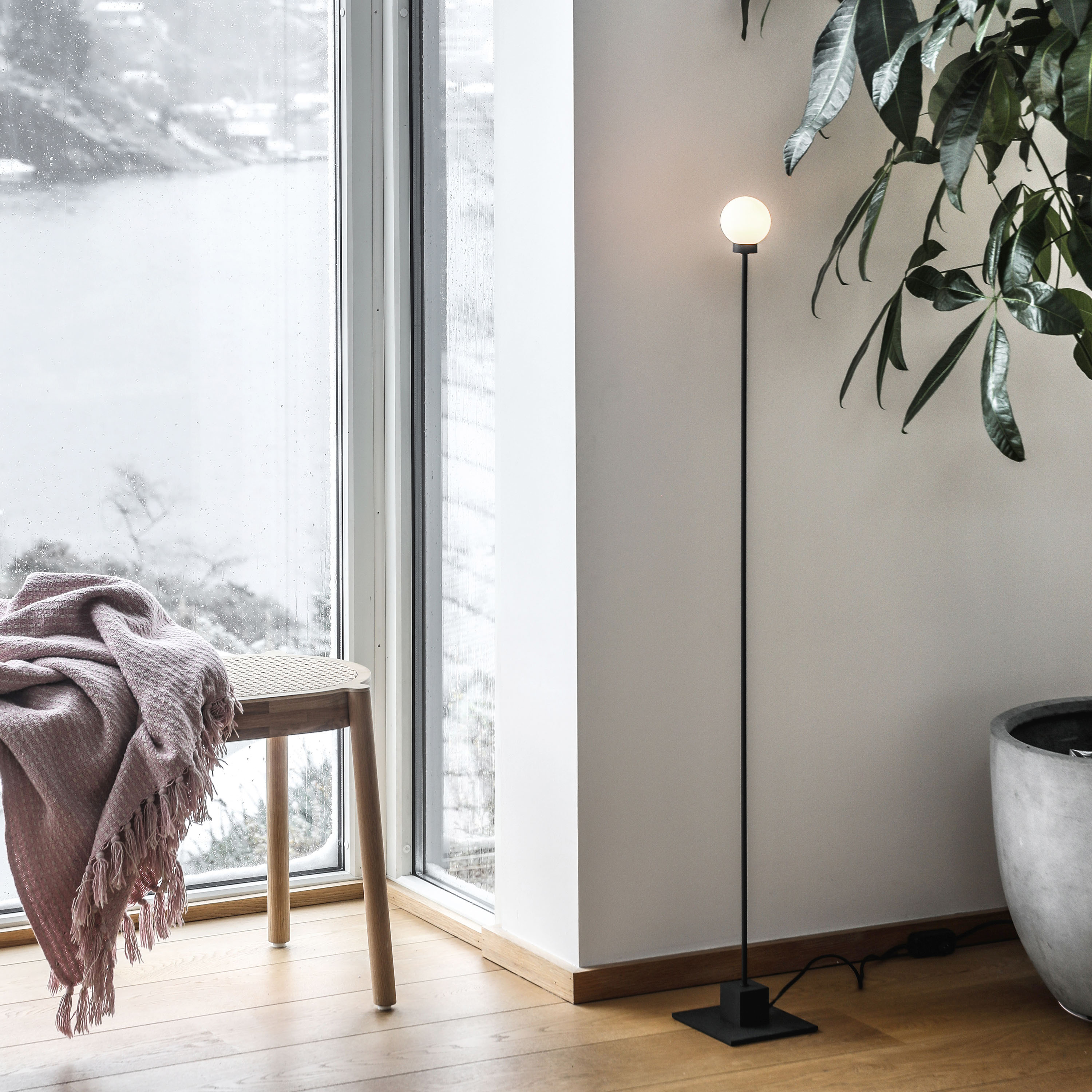 Northern Snowball Gulvlampe Black