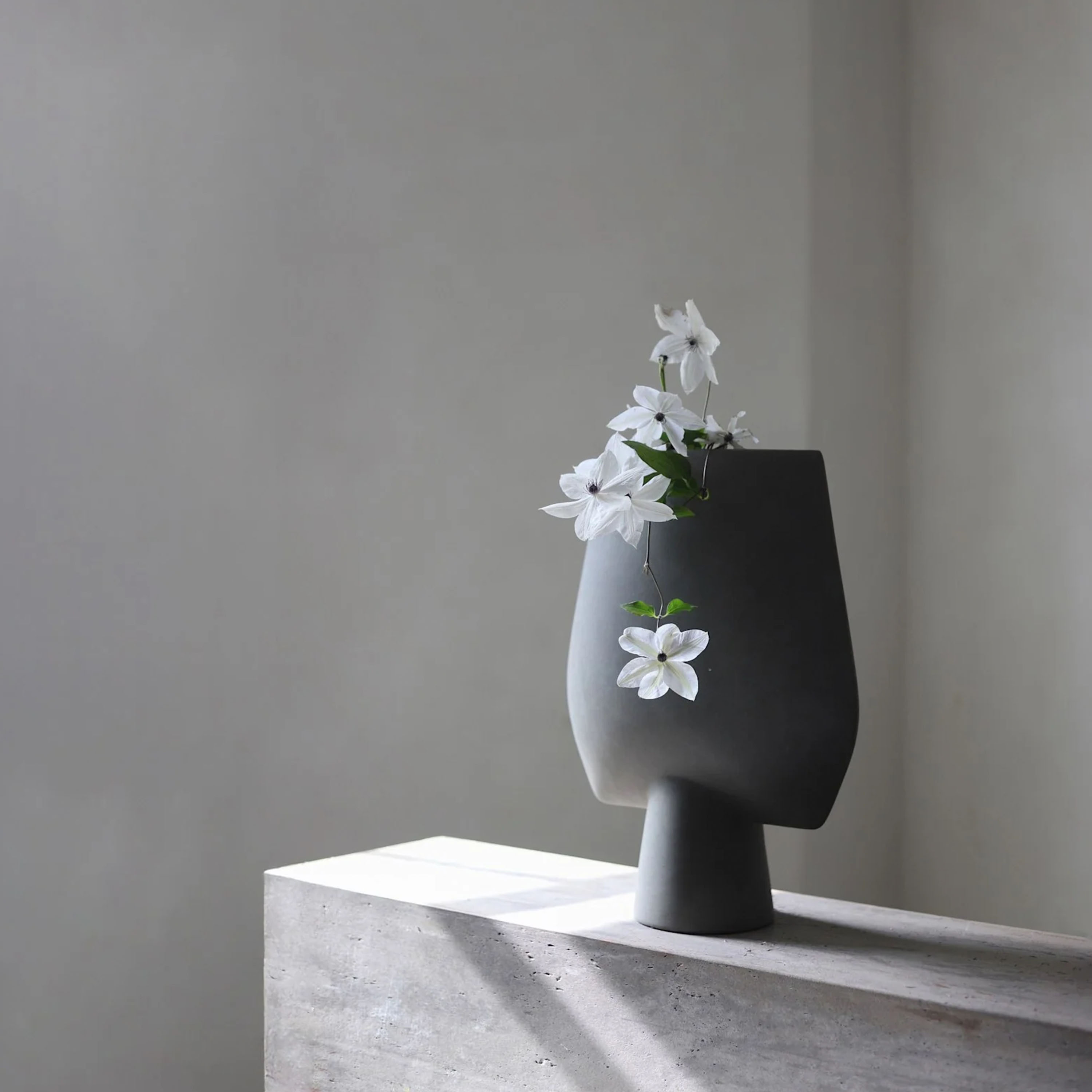 101 Copenhagen Sphere Maljakko Square Dark Grey Big