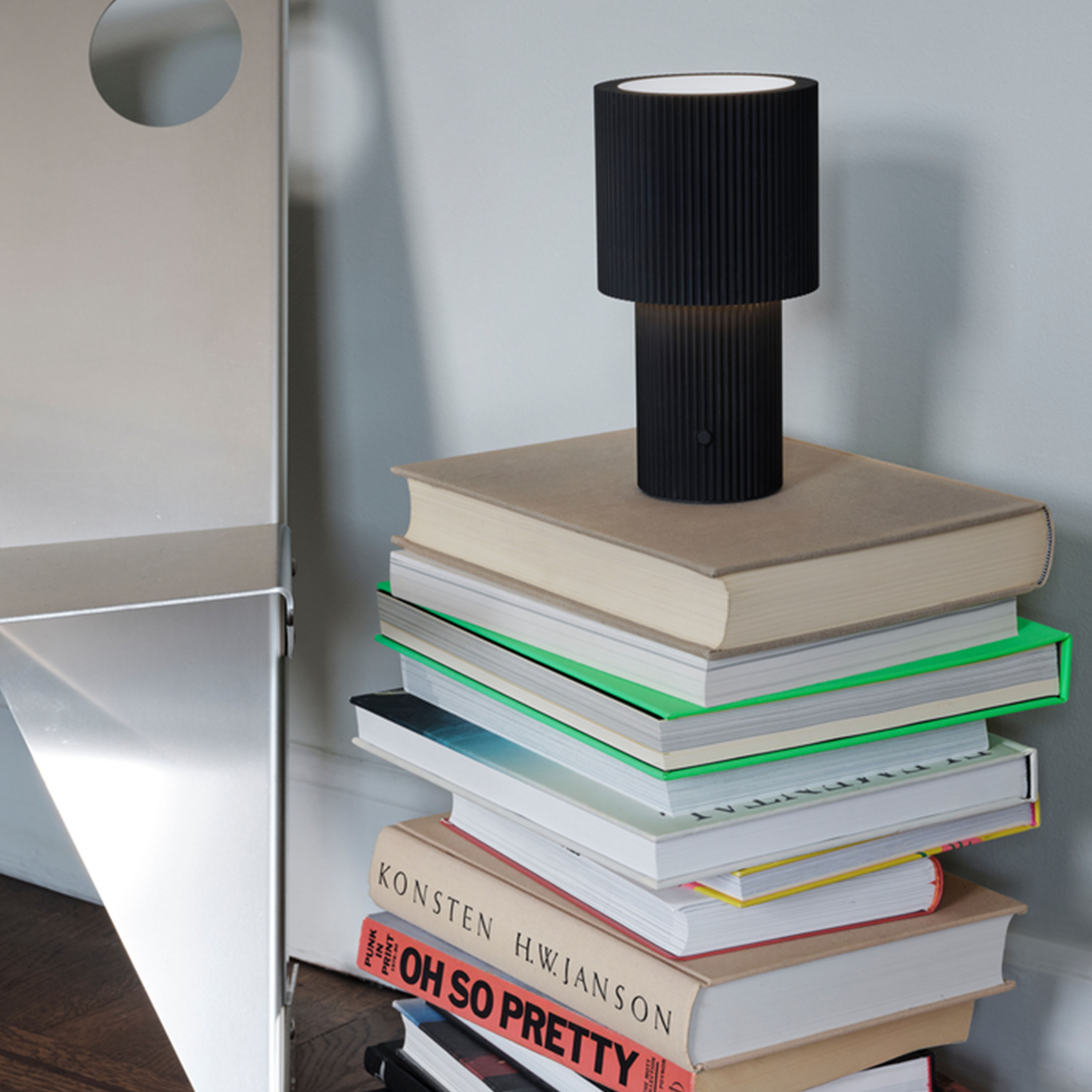 Herstal Iluma Portabel Bordslampa Jet Black 22cm