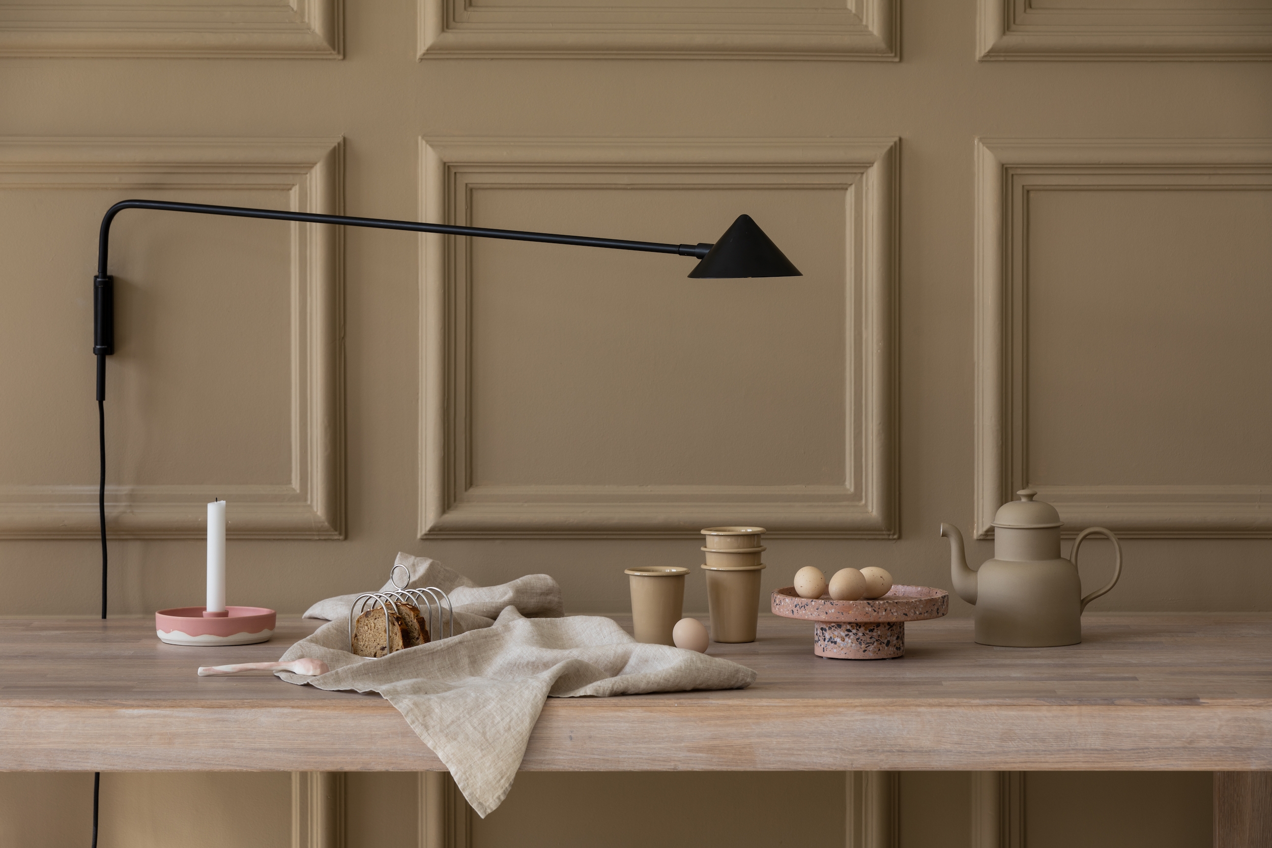 Watt &amp; Veke Kelly Lange Wandleuchte Schwarz