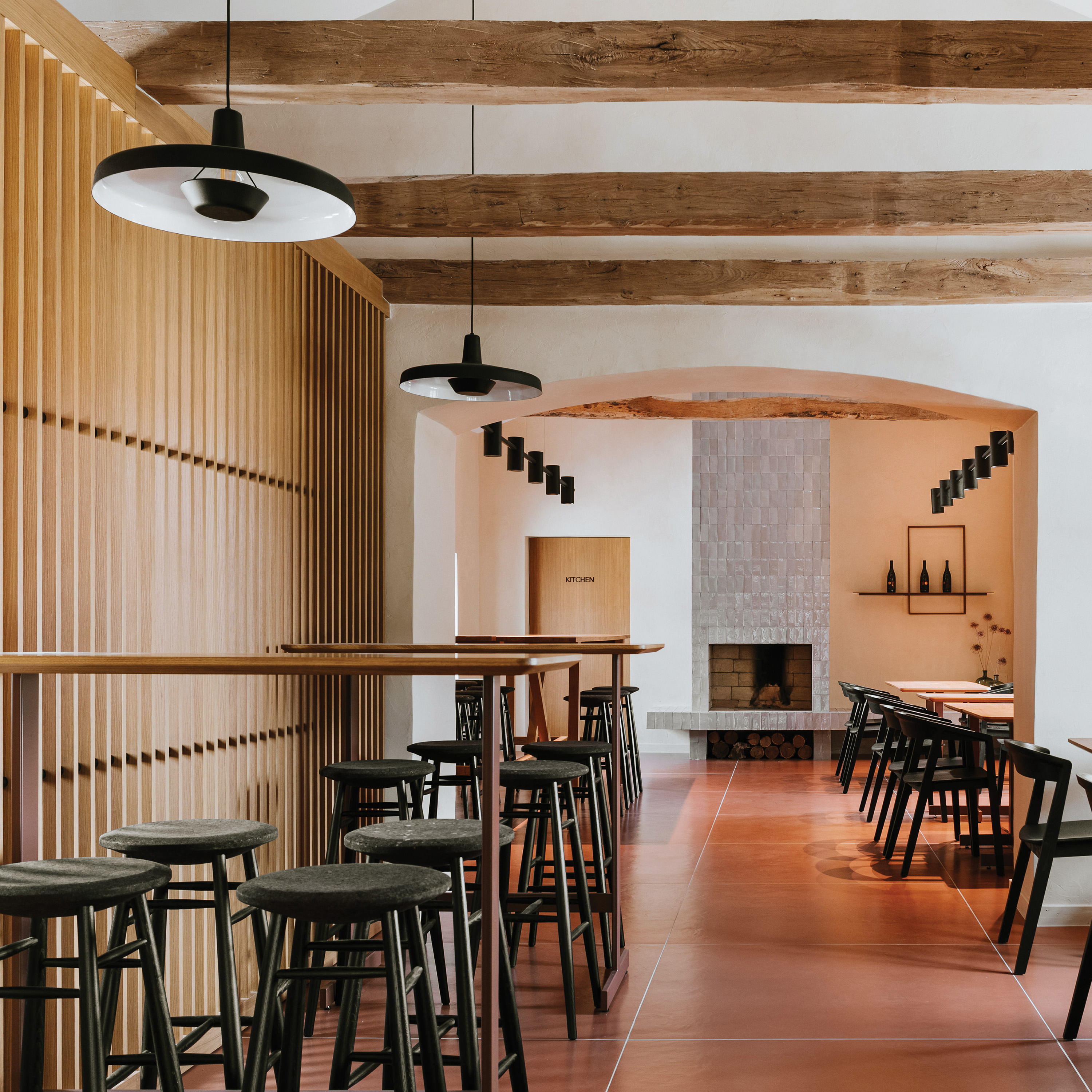 Grupa Arigato Kattovalaisin Black 45