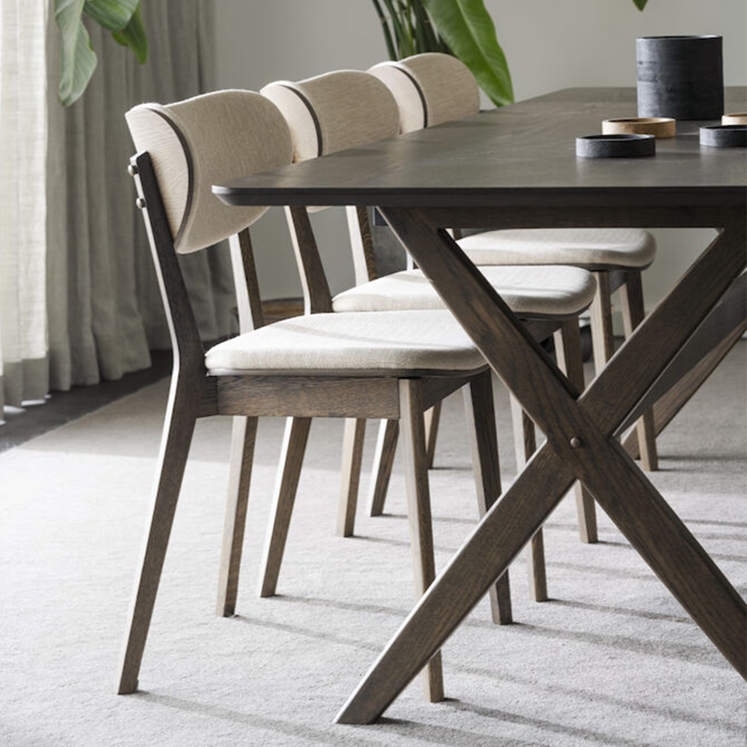 Rowico Home Calverton Esstisch aus brauner Eiche, 230 cm lang