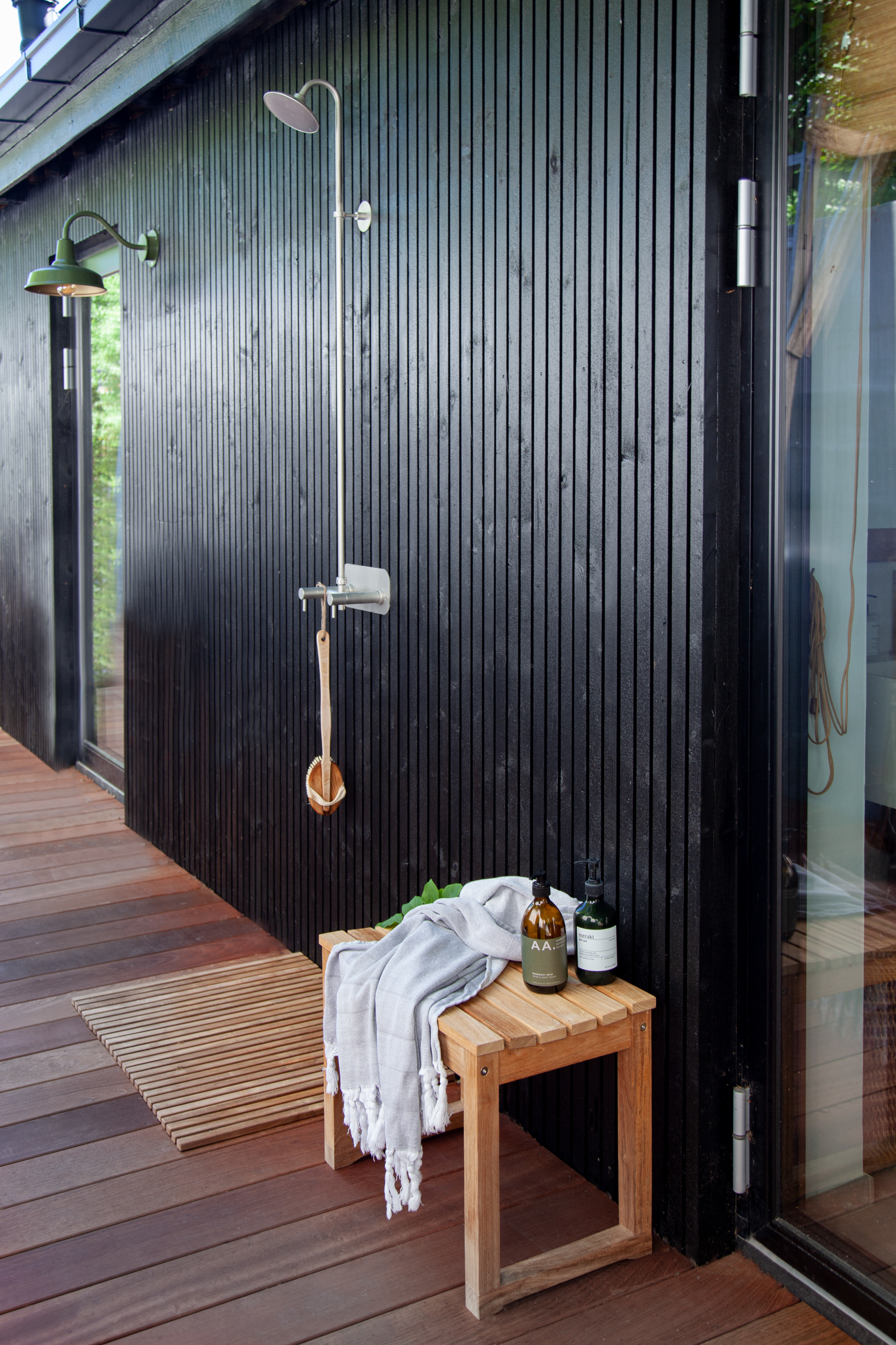 Cinas Vega Hocker aus Teakholz