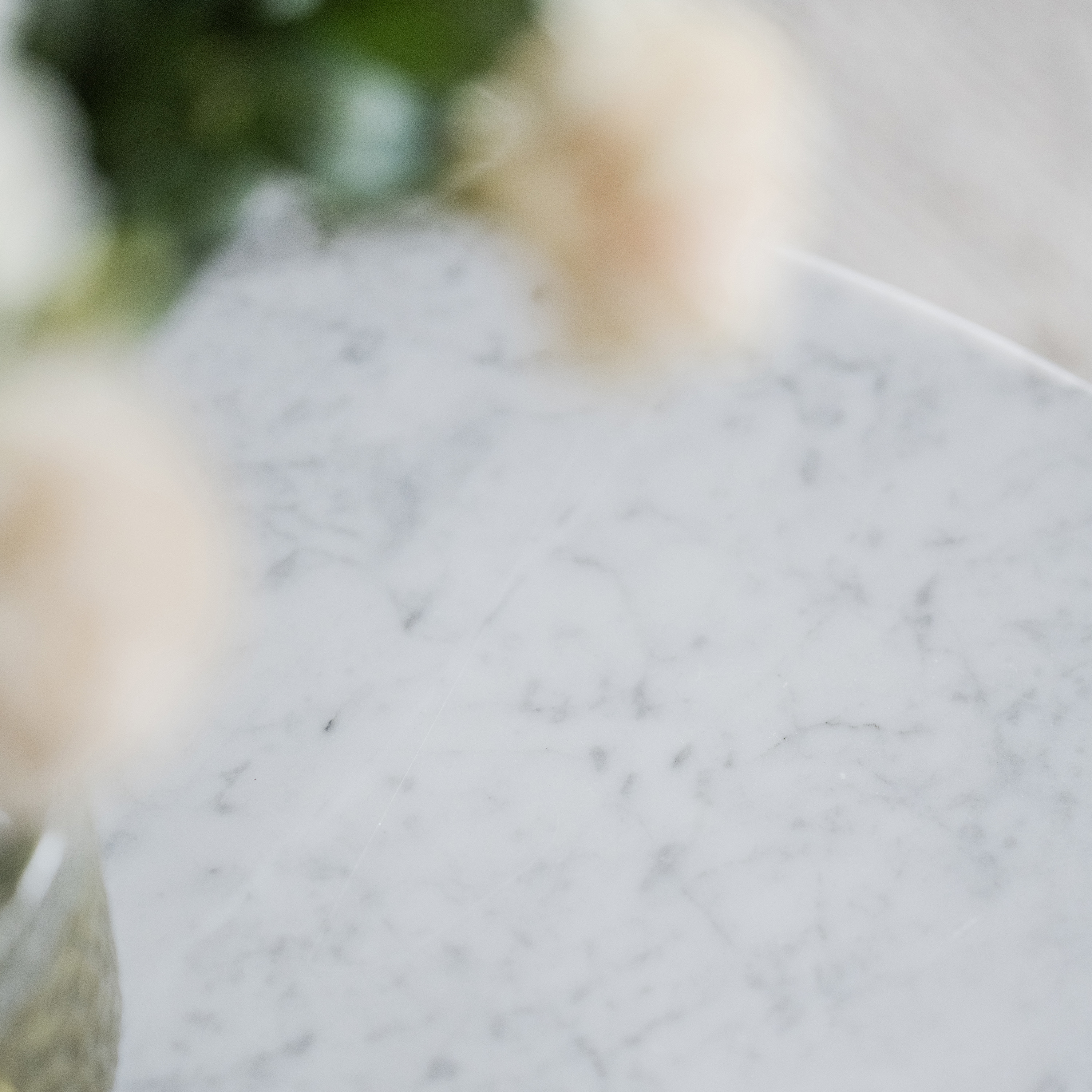 Rowico Home Brooksville Soffbord Vit Marmor/Ek Ø90