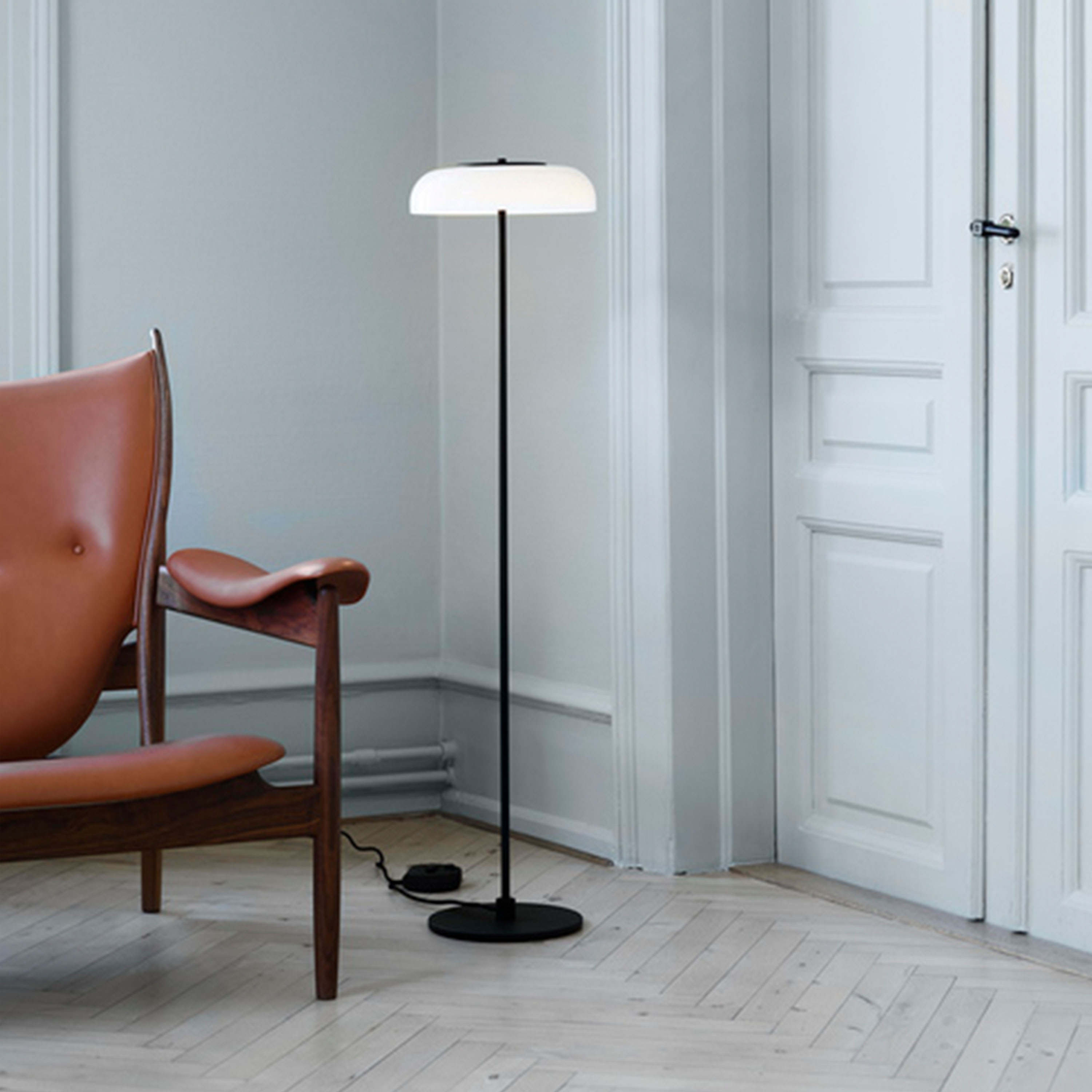 Nuura Blossi Golvlampa Black/Opal