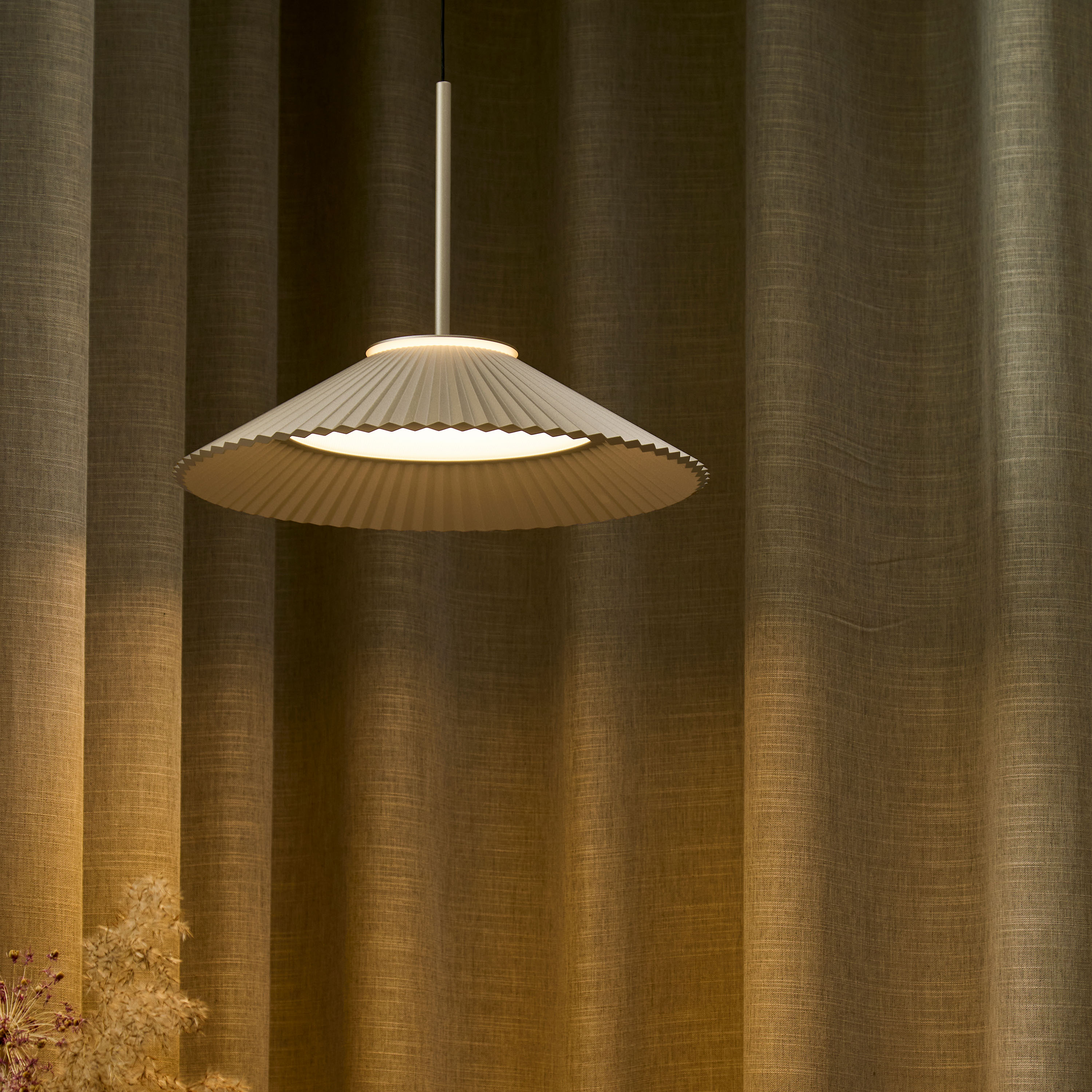 LOOM Design Ballerina So Taklampe Soft Ivory Ø35