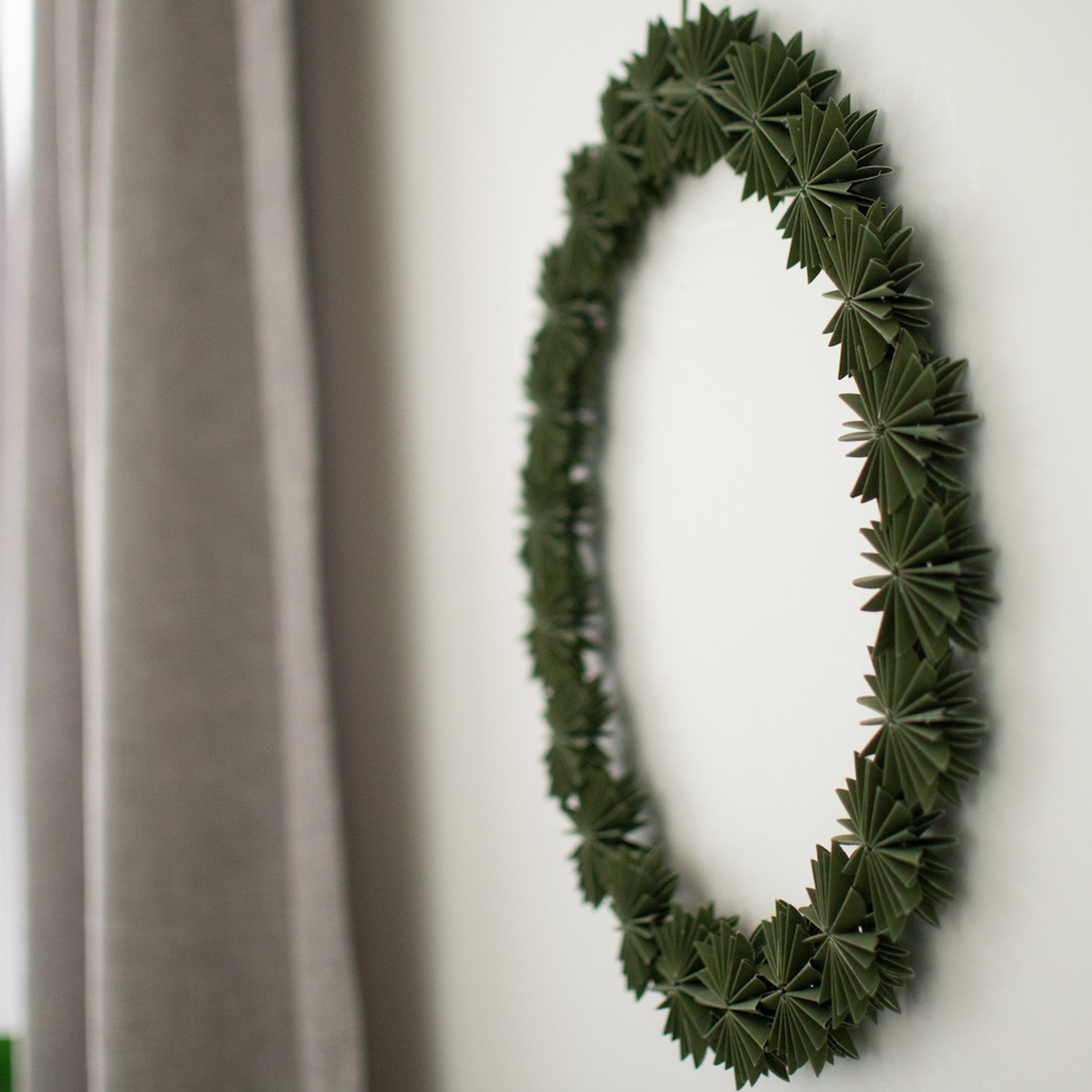 DBKD Paper Flake Wreath Dekoration Green Ø35