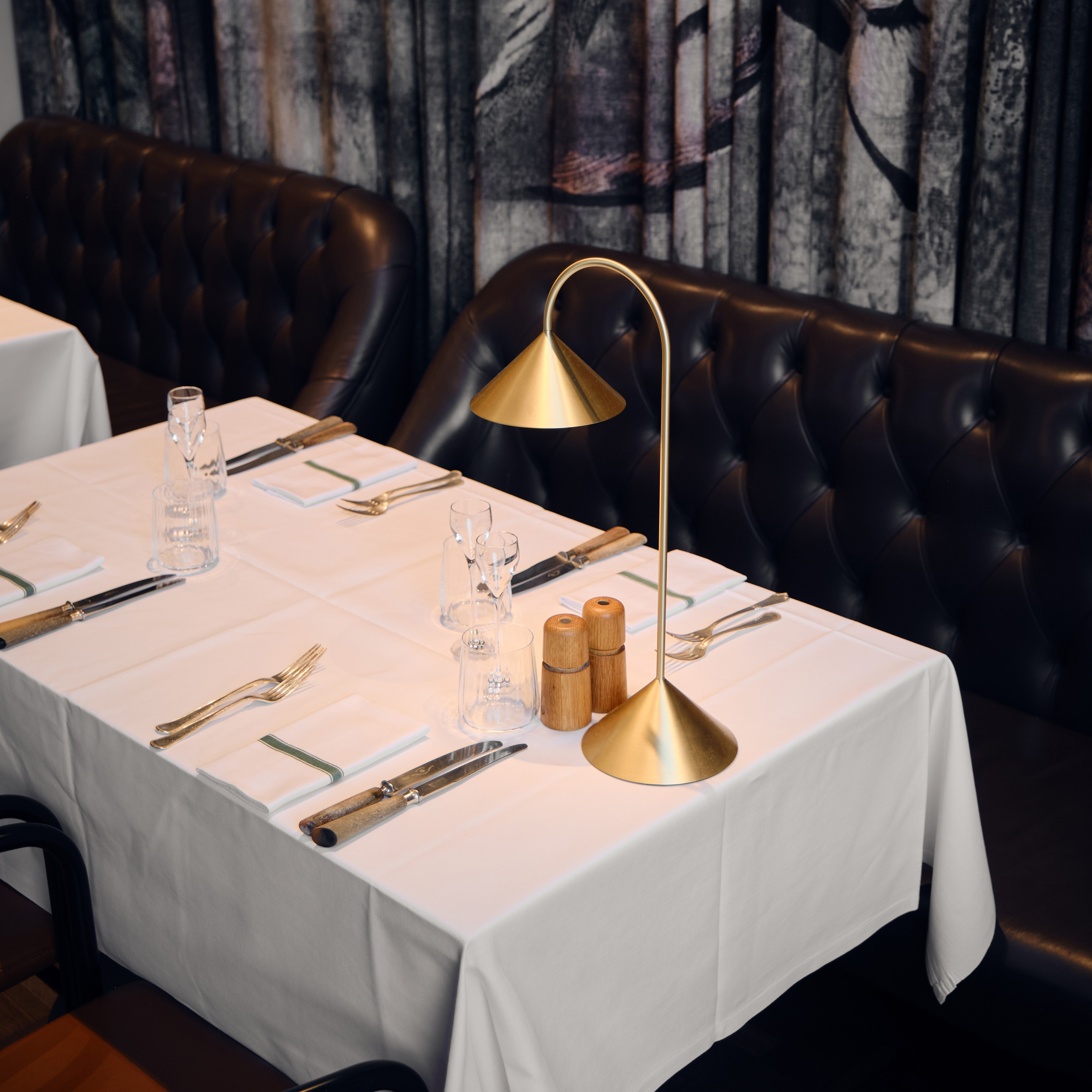 Frandsen Grasp Tragbare Tischlampe Solid Brass 47cm