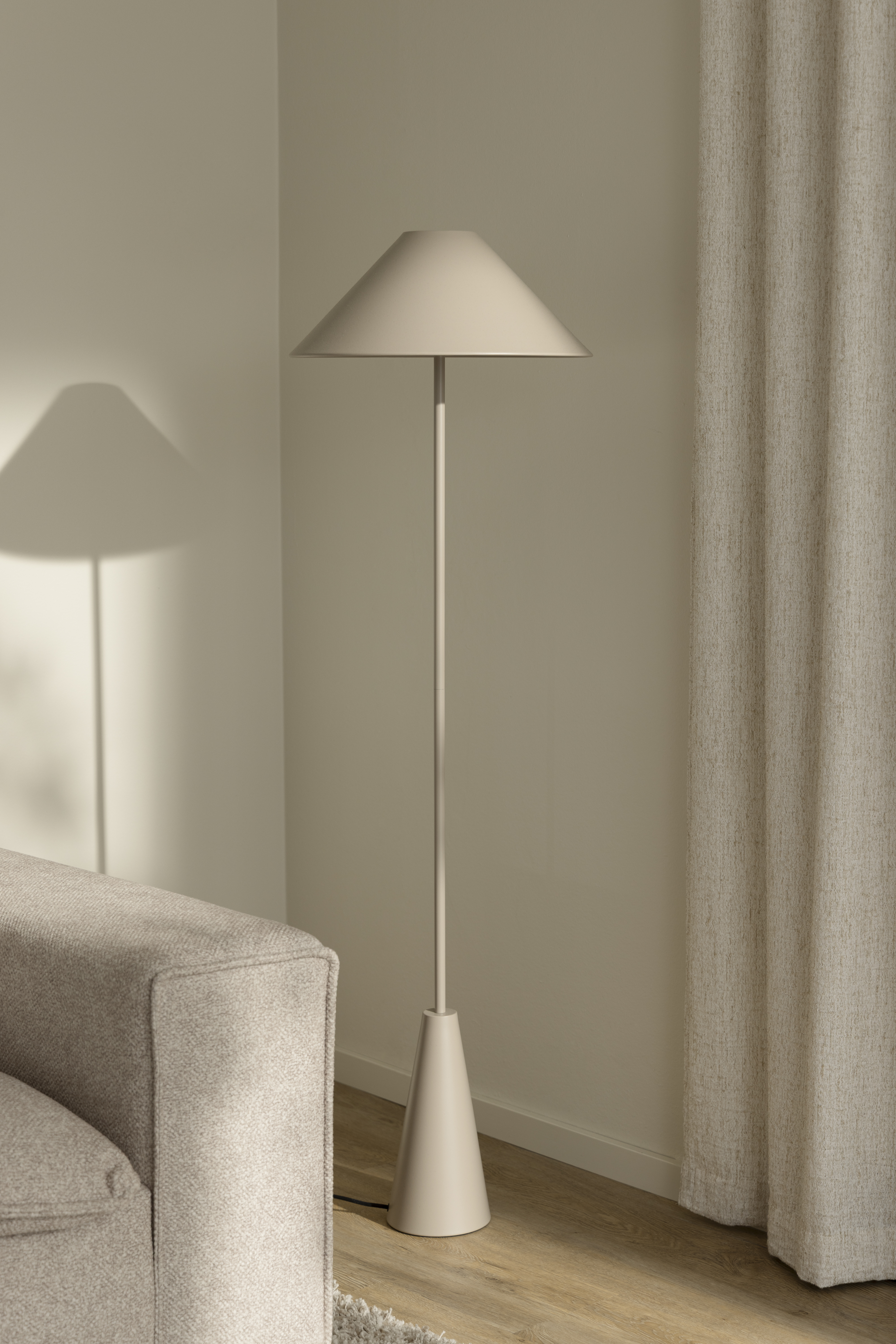 Globen Lighting Cannes Golvlampa Mud