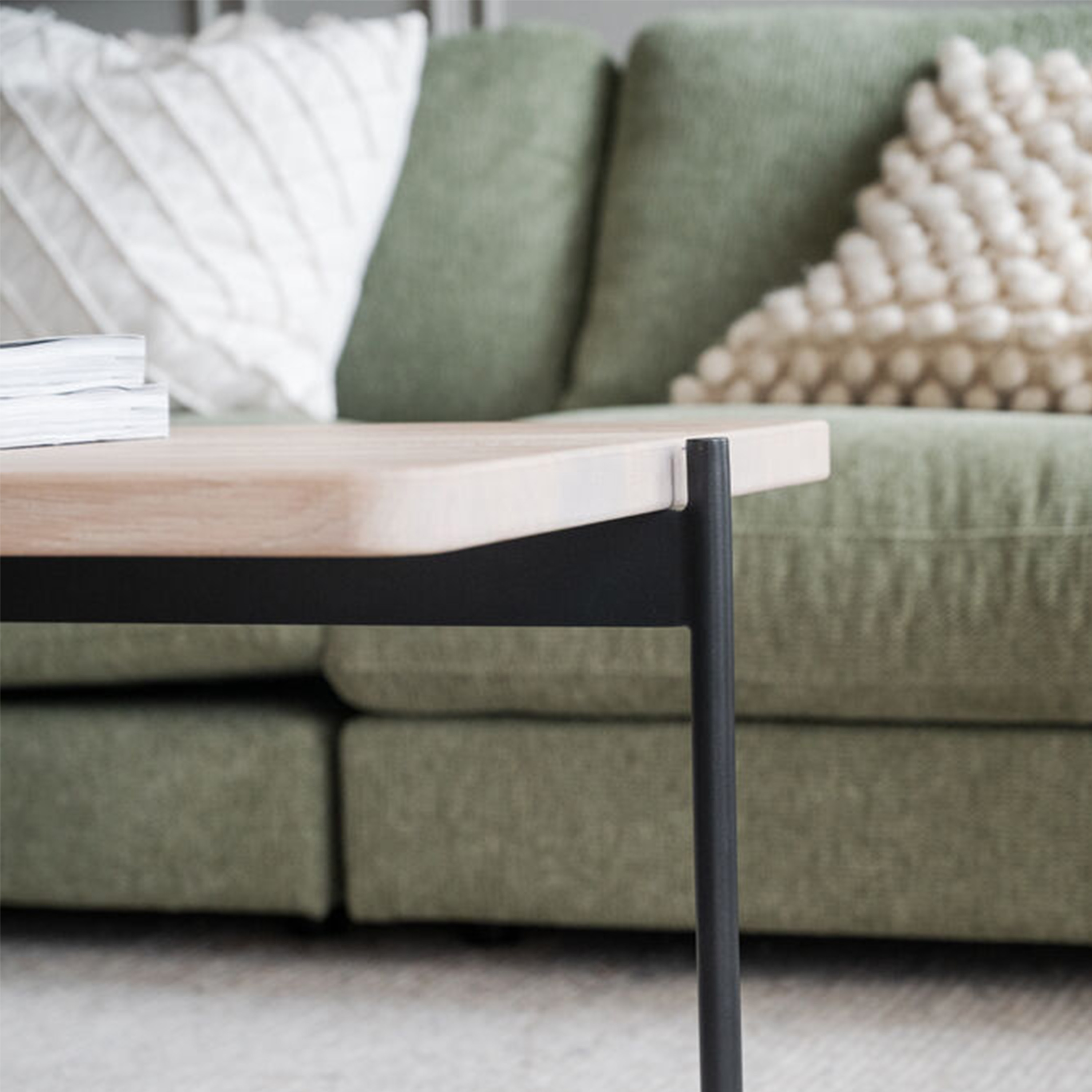 Rowico Home Shelton Couchtisch Weißpigmentiert/Schwarz 95x50cm