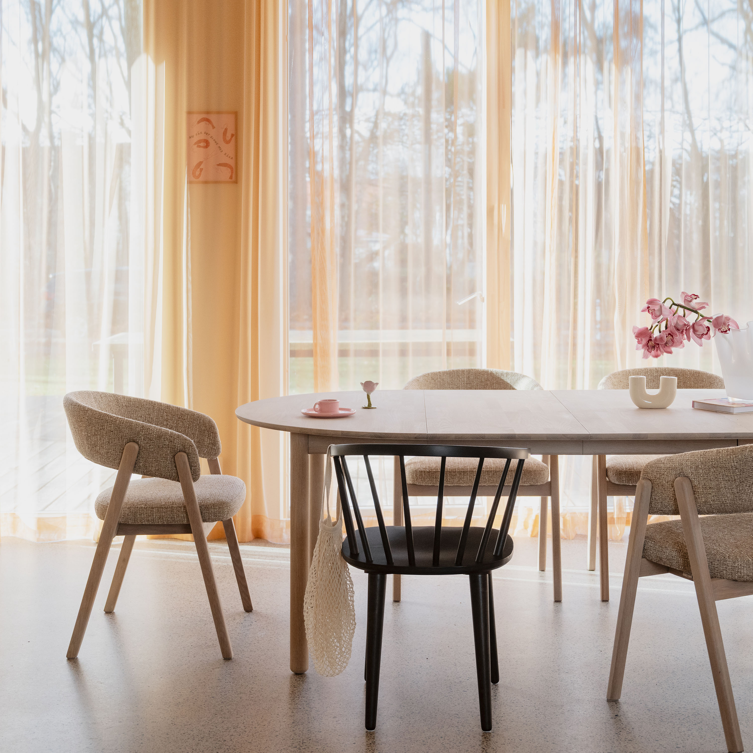 Rowico Home Barnaby Armlehnstuhl Dunkelbeige/Weißpigmentiert