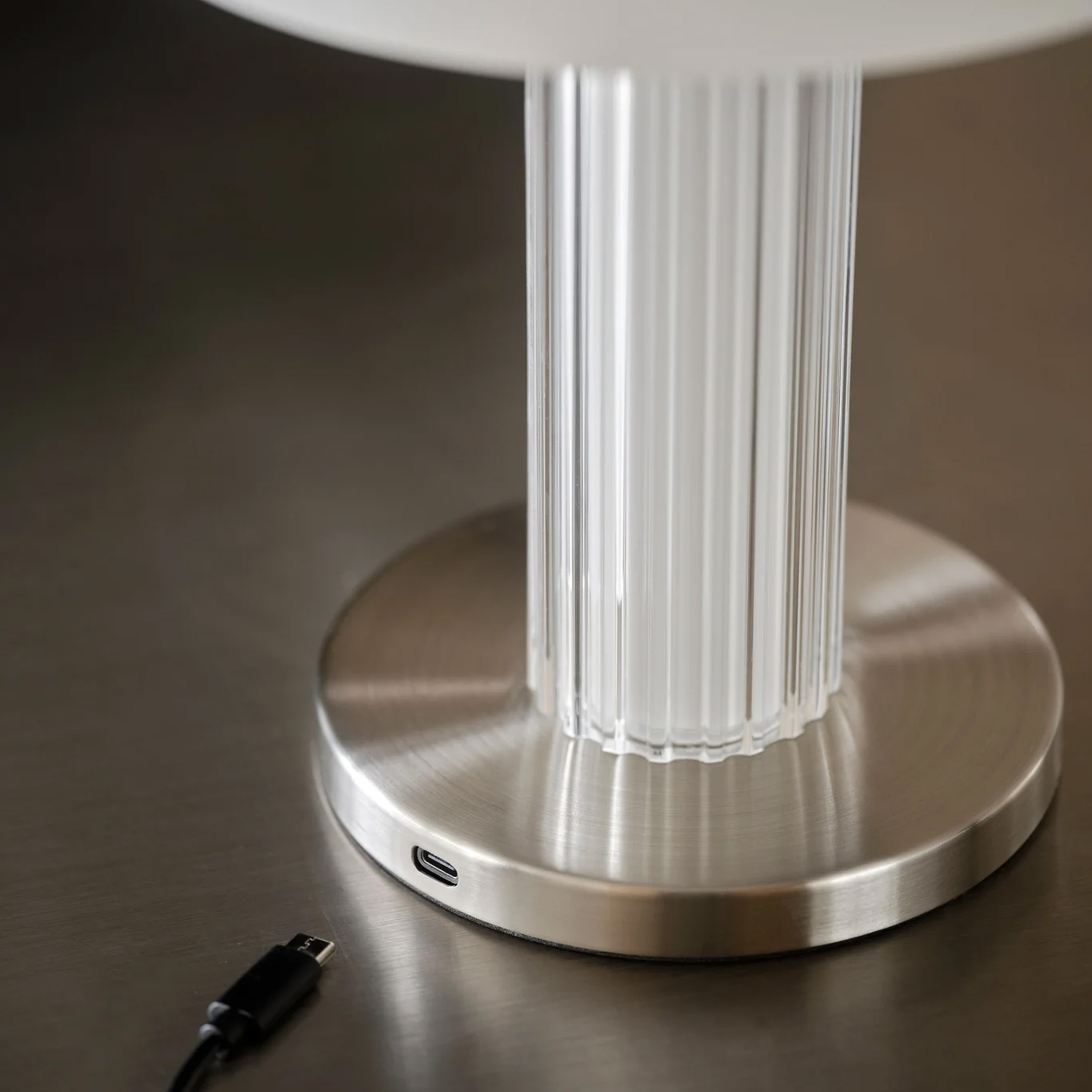 Design For The People Trezzi Bærbar Bordlampe Hvit