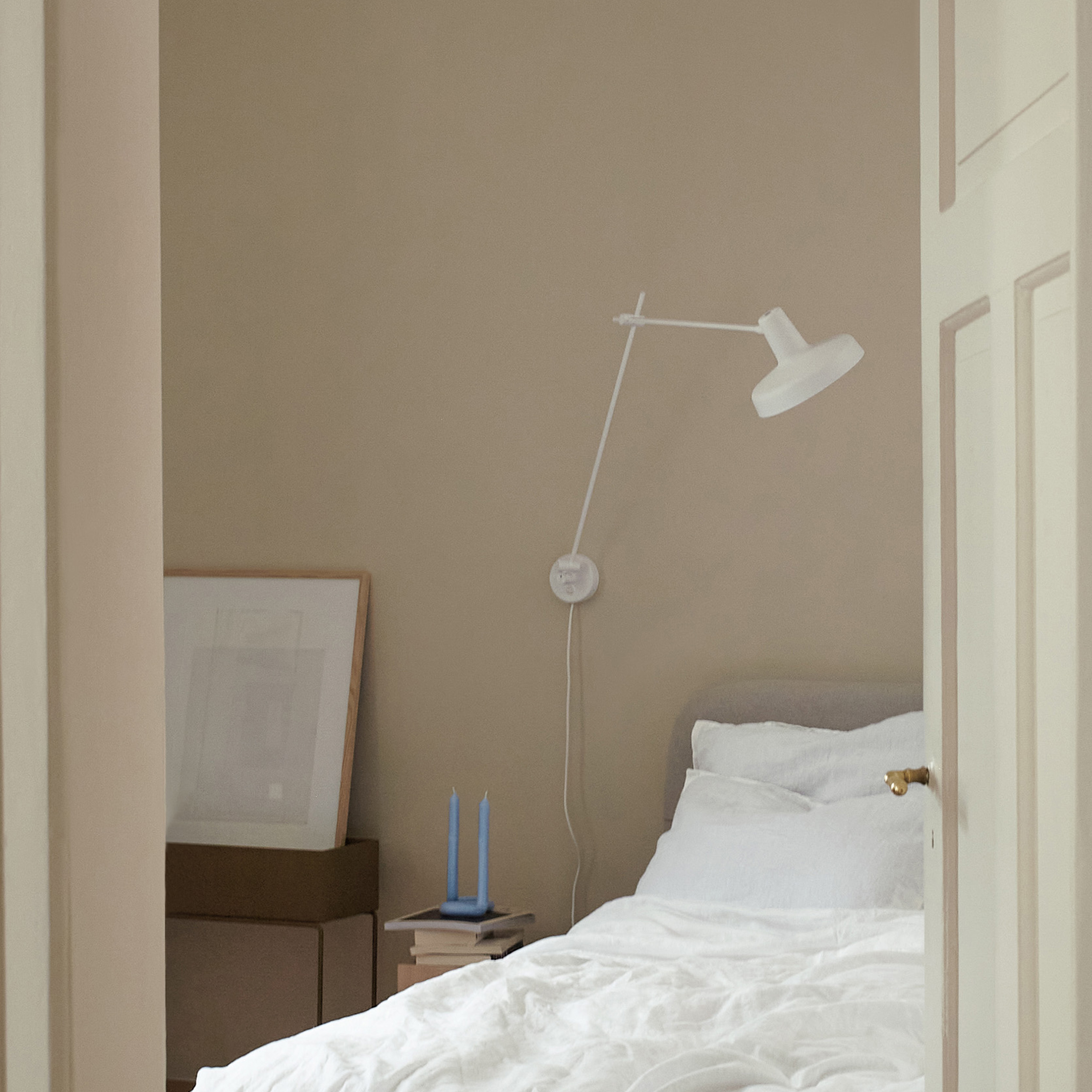 Grupa Arigato Seinävalaisin Long White