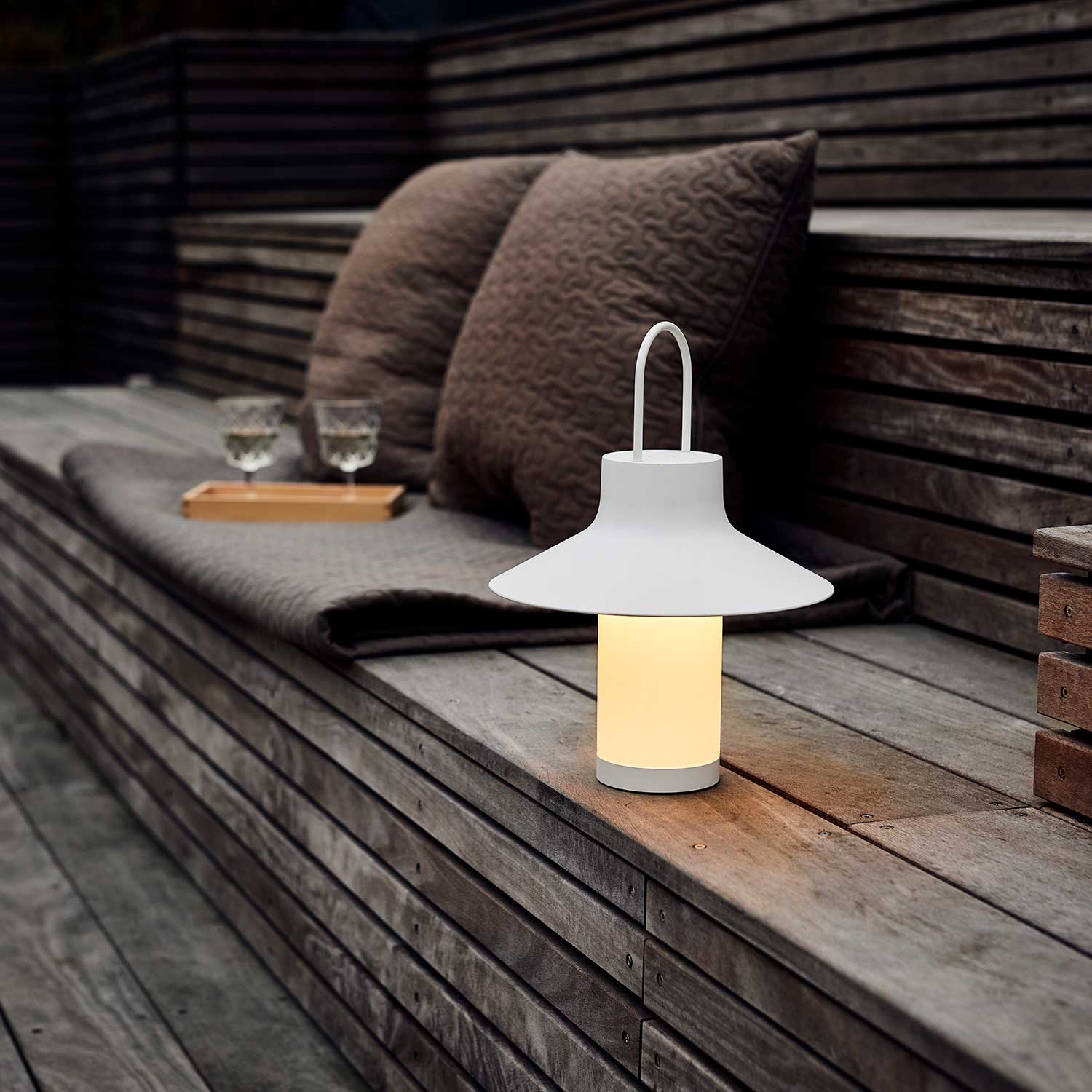 LOOM Design Shadow Ladattava Pöytävalaisin White Ø25