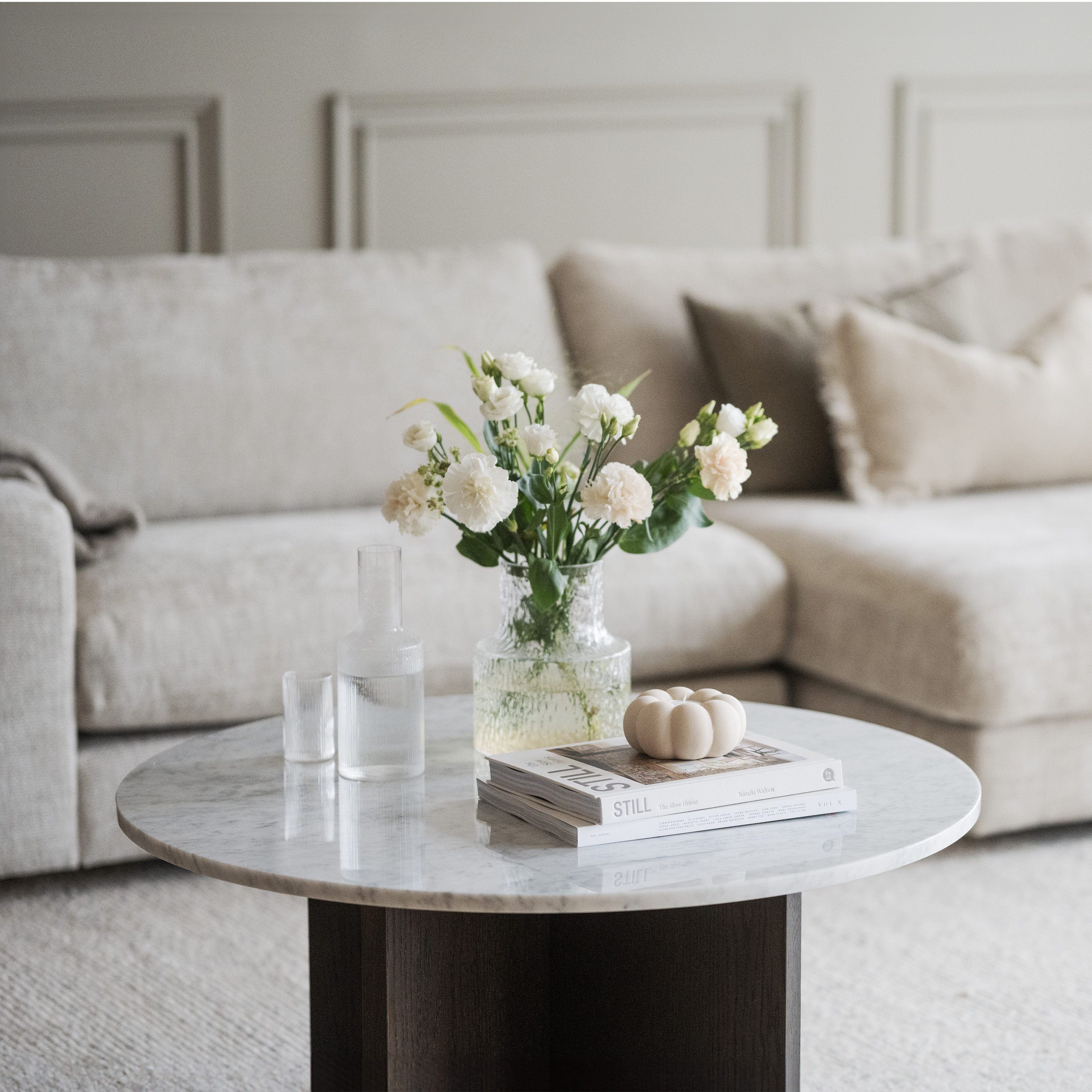 Rowico Home Brooksville Soffbord Vit Marmor/Ek Ø90