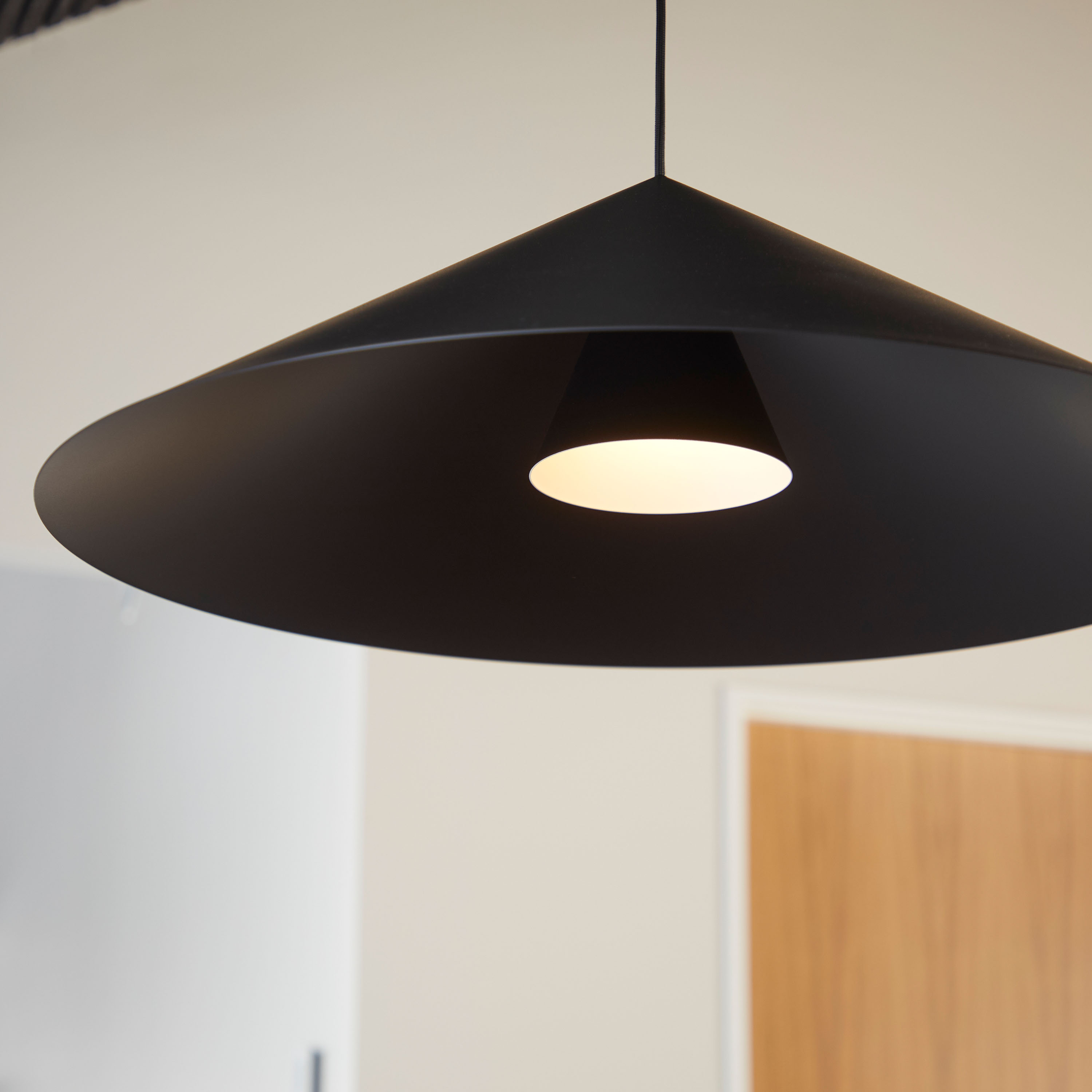 LOOM Design Hanzu So Taklampa Black Ø75