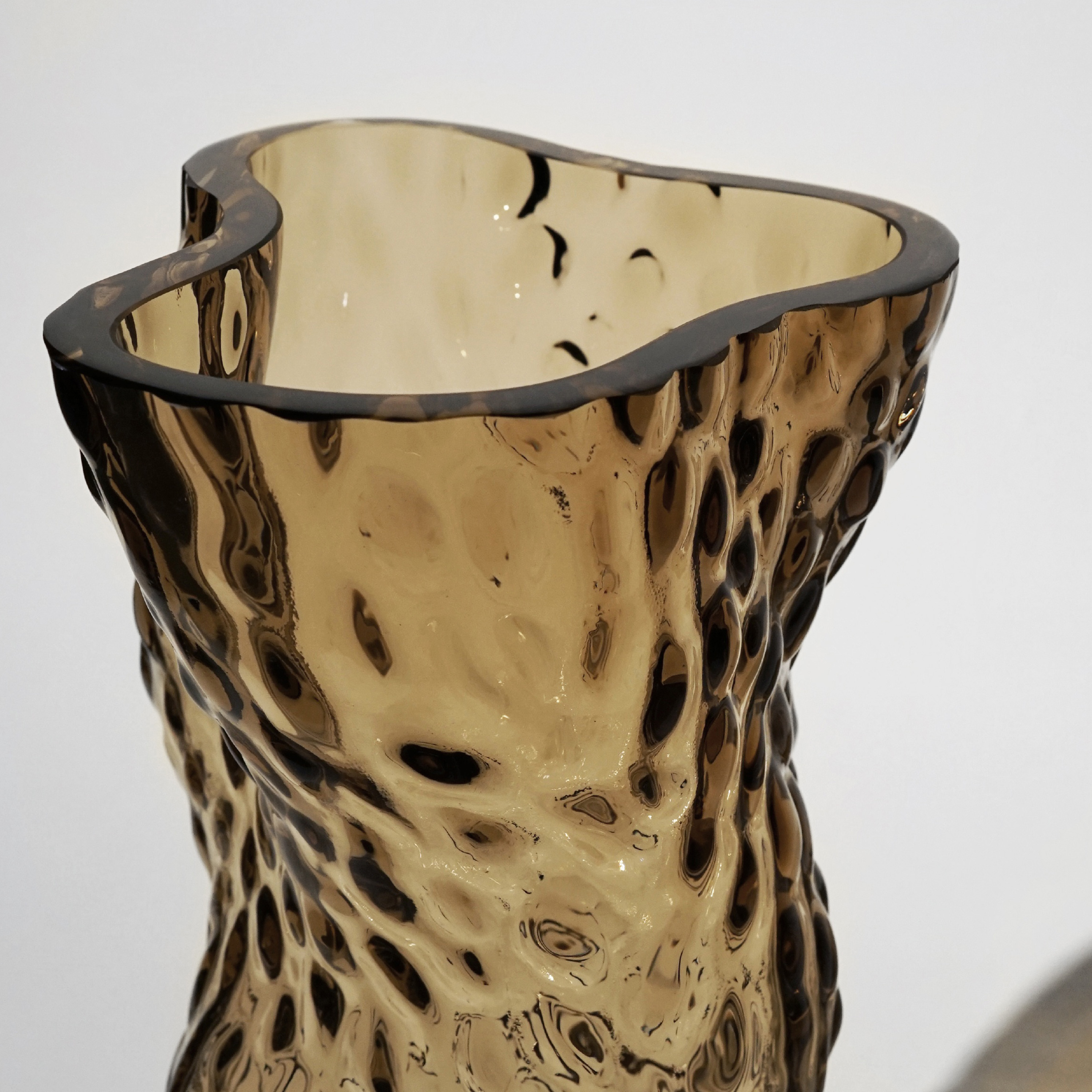 Hein Studio Ostrea Rock Glass Maljakko Smoke 30cm