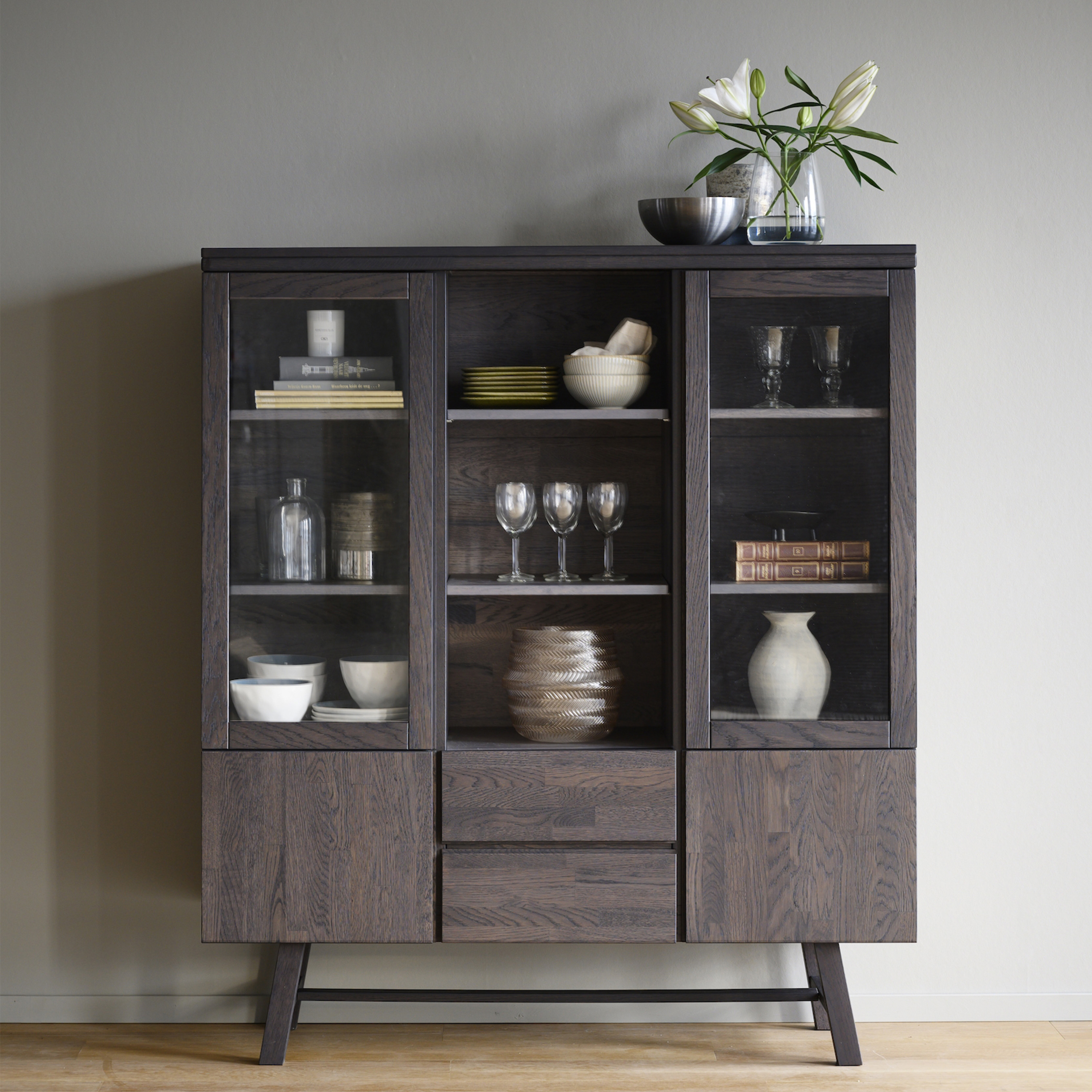 Rowico Home Brooklyn Vitrineschrank Dunkelbraune Eiche