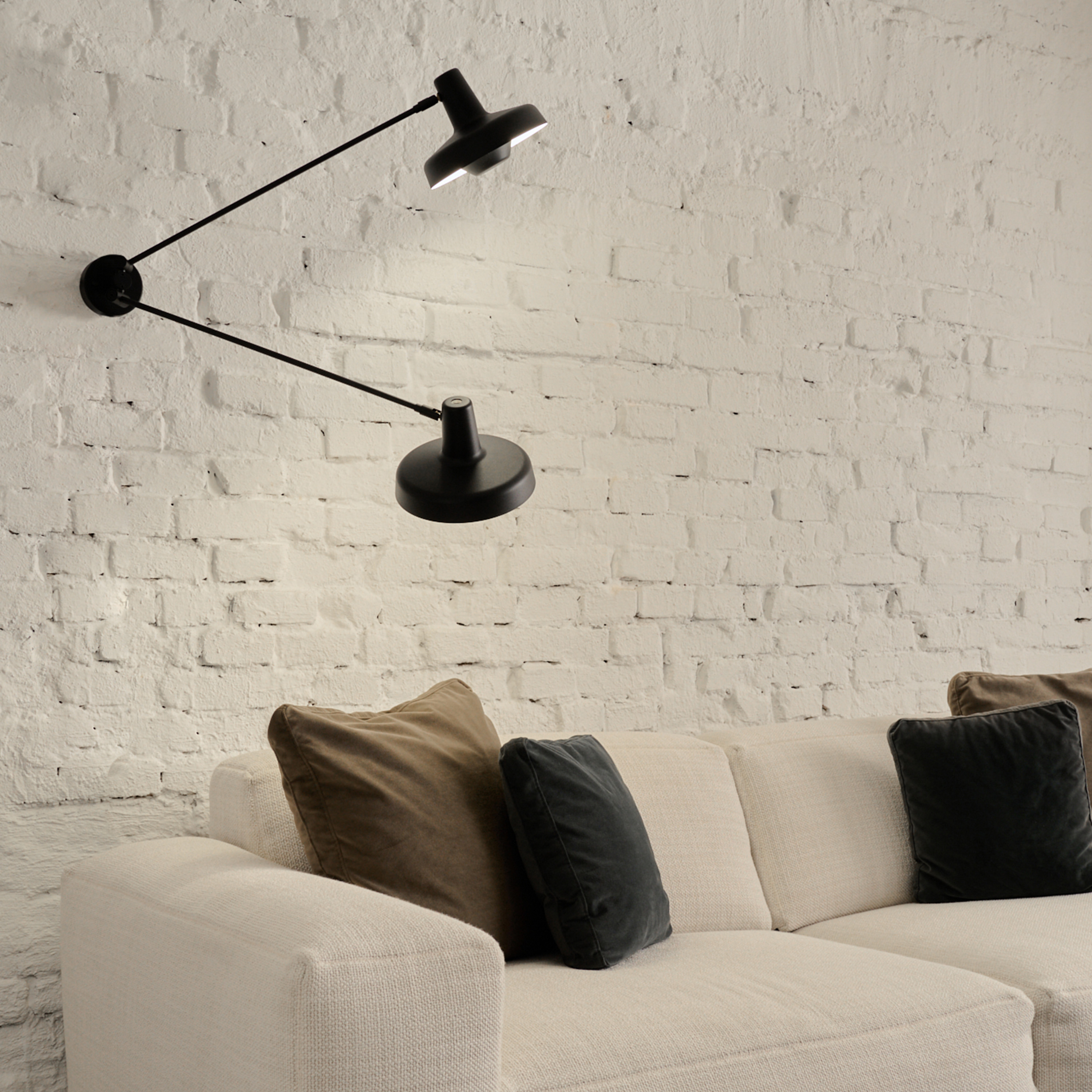 Grupa Arigato Seinävalaisin Palace Double Black