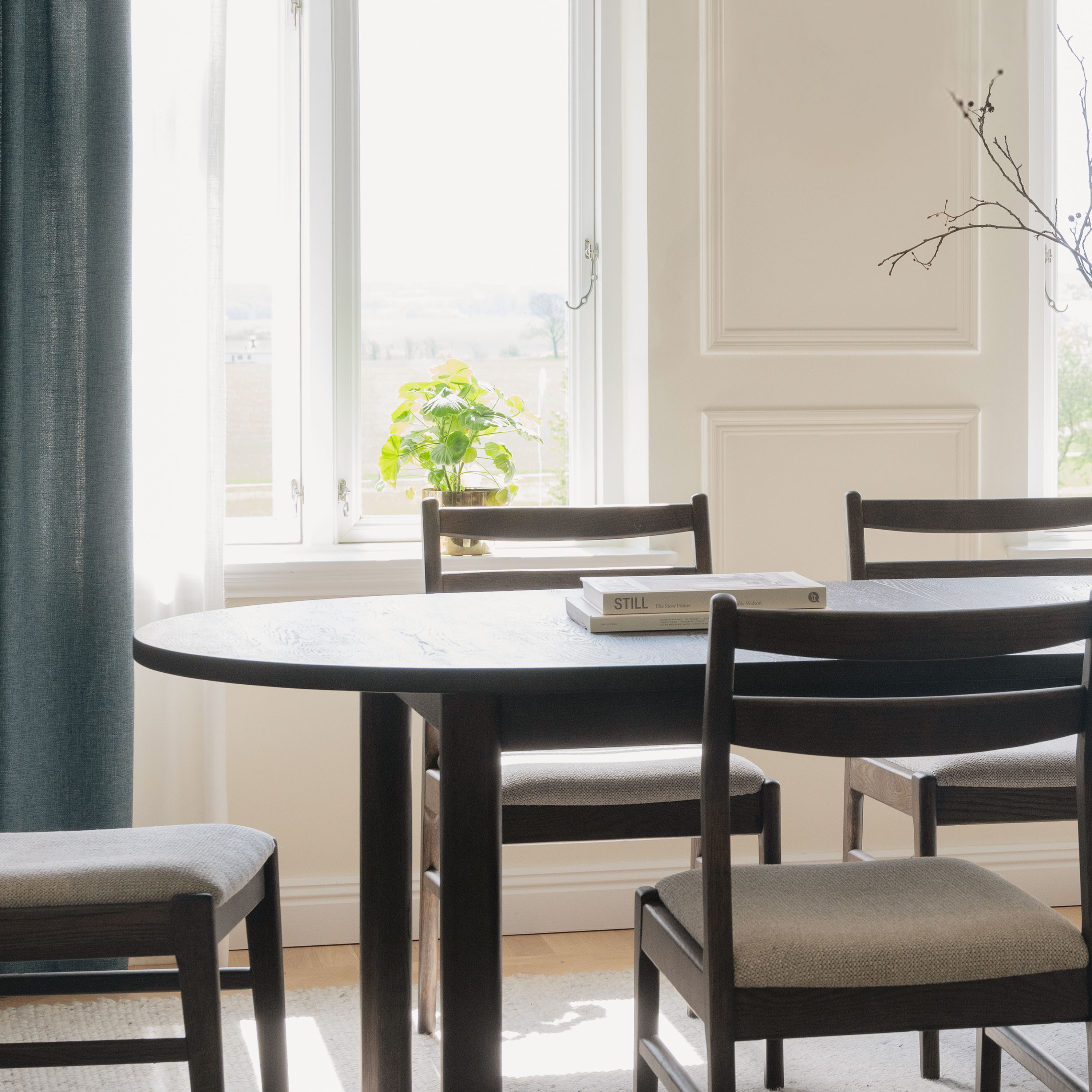 Rowico Home Gifford Matbord Brun Ø220