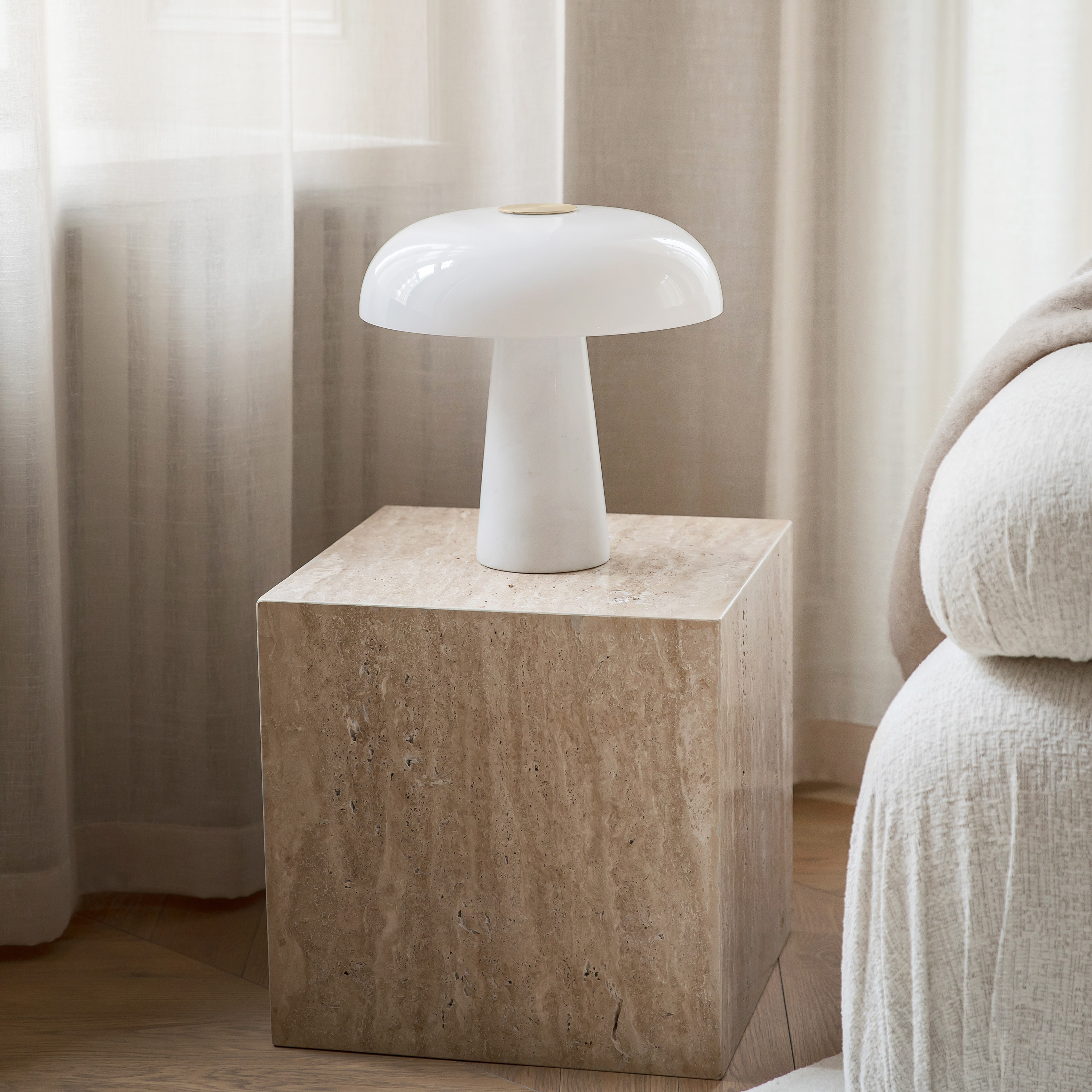 Sleepo Collection Tilly Sidobord Travertin 40cm