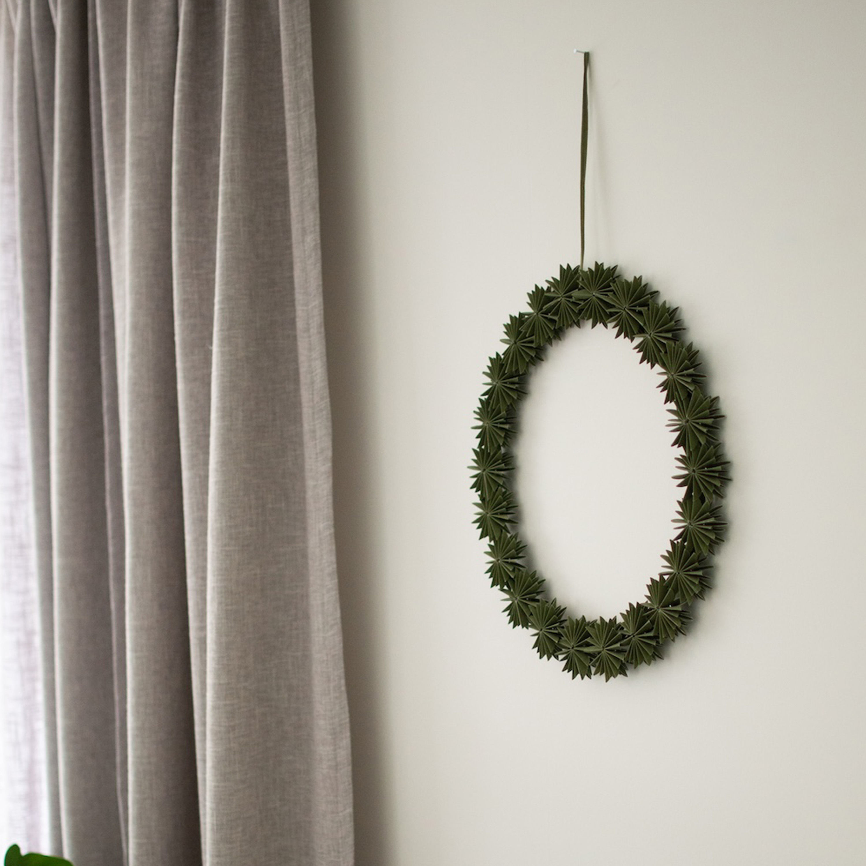 DBKD Paper Flake Wreath Dekoration Green Ø35
