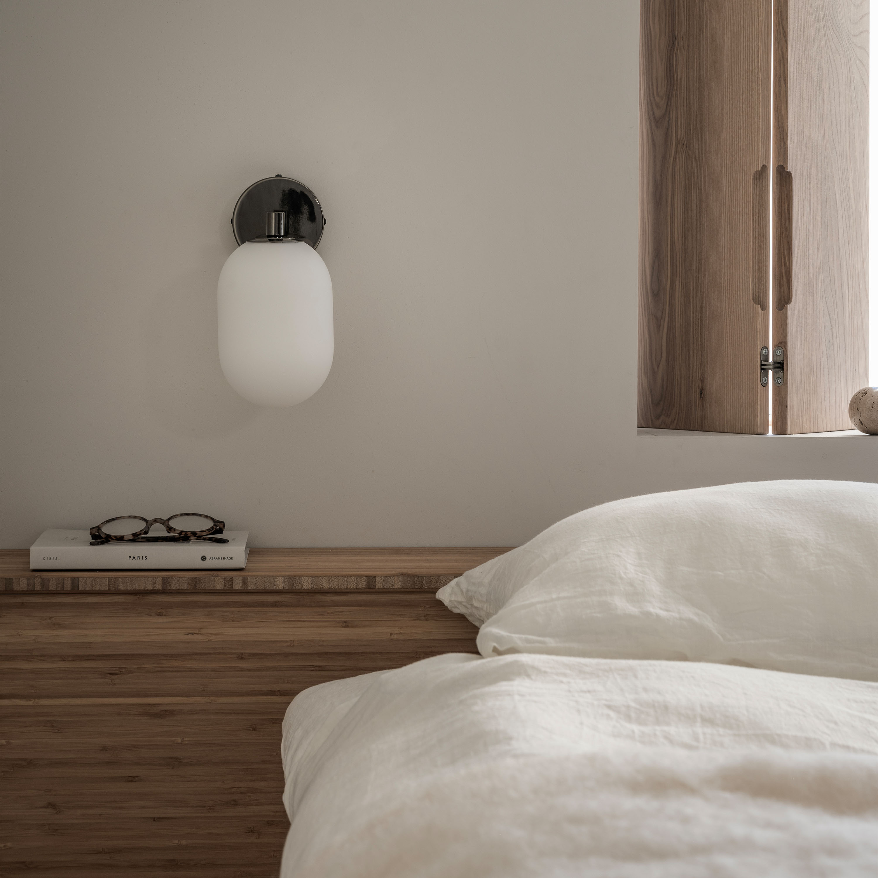 Watt &amp; Veke Noor Vägglampa Opal/Black 24cm