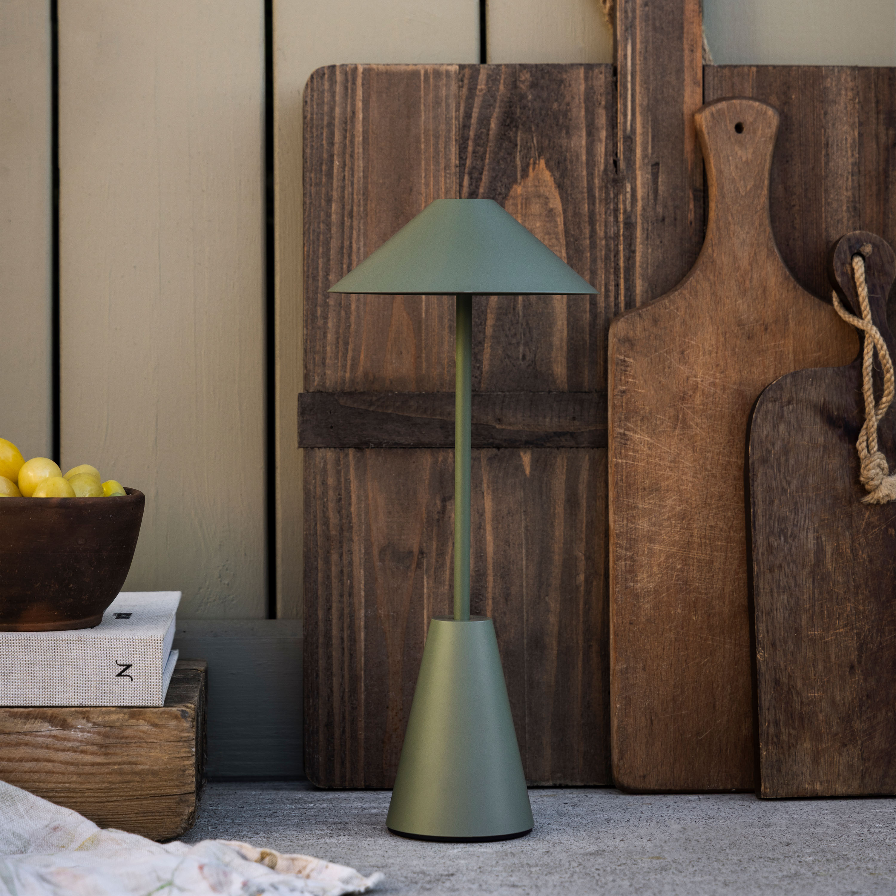 Globen Lighting Cannes Tragbare Tischlampe Moosgrün 32cm