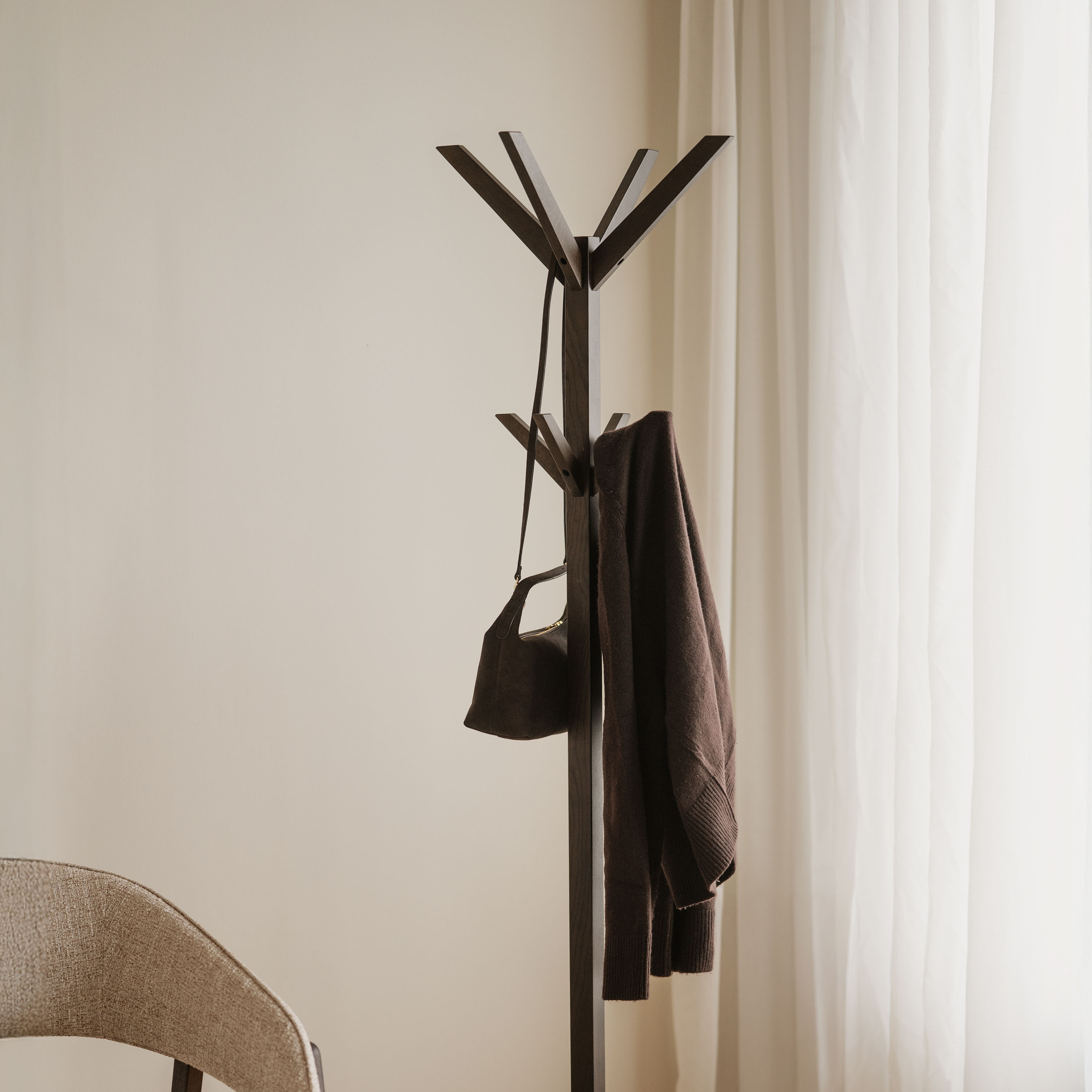 Rowico Home Confetti Kleiderständer Braun lackiert