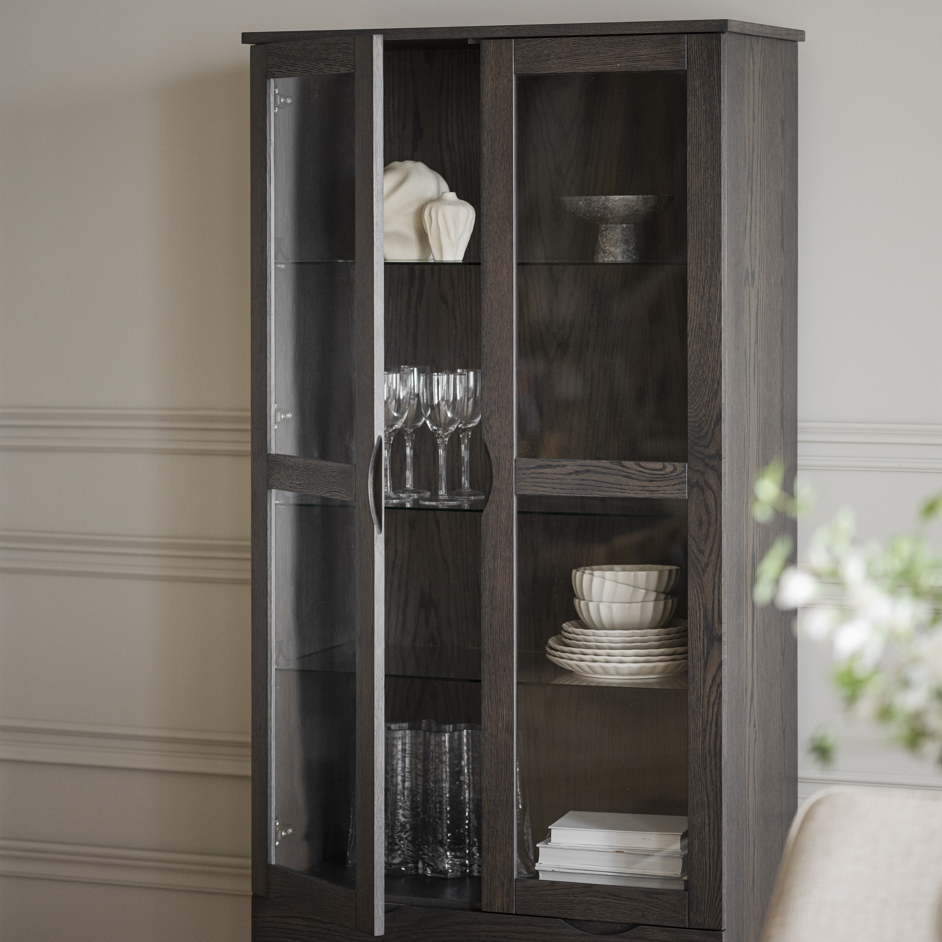 Rowico Home Filippa Vitrine Schrank Dunkelbraun 185cm