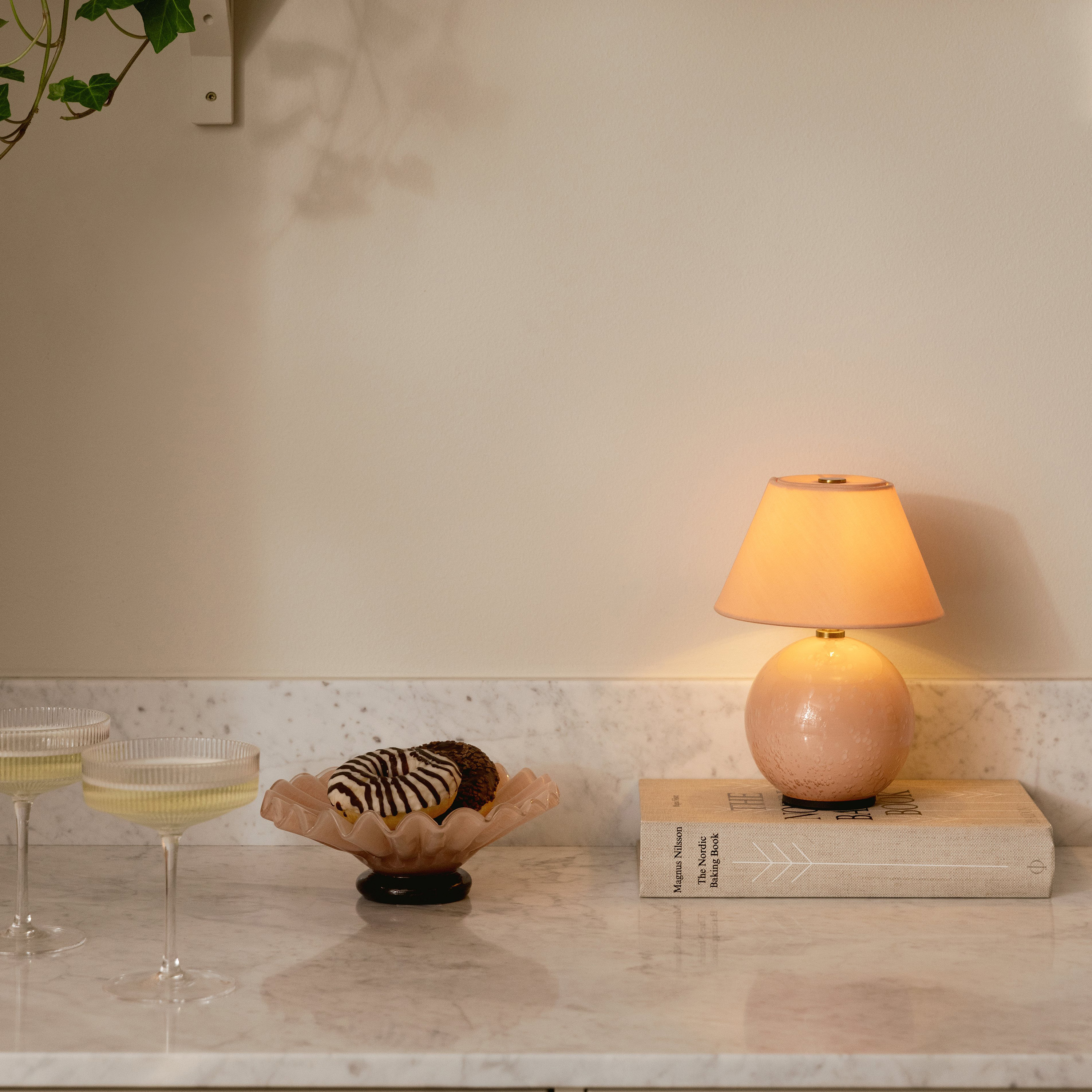 Globen Lighting Iris Portabel Bordslampa Blush