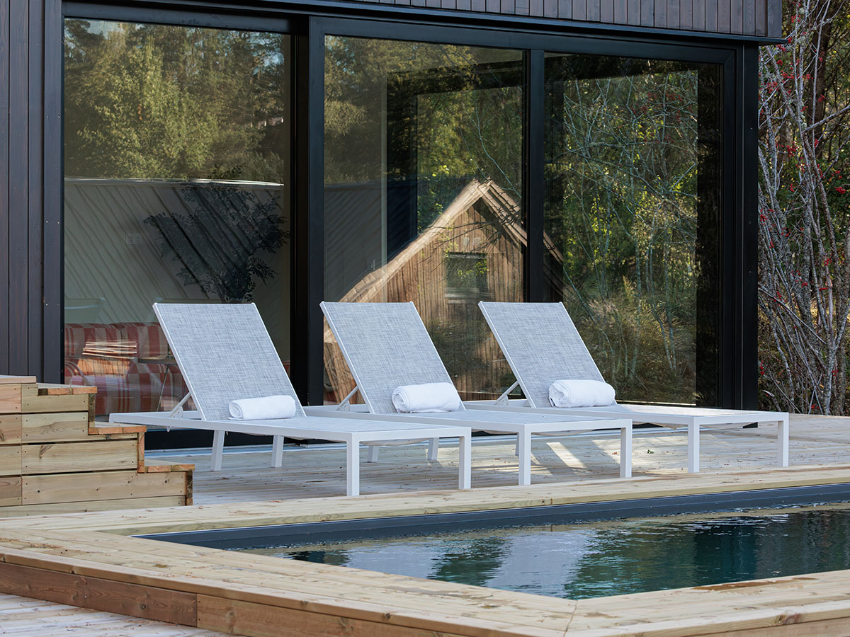 Hillerstorp Hånger Aurinkotuoli Valkoinen