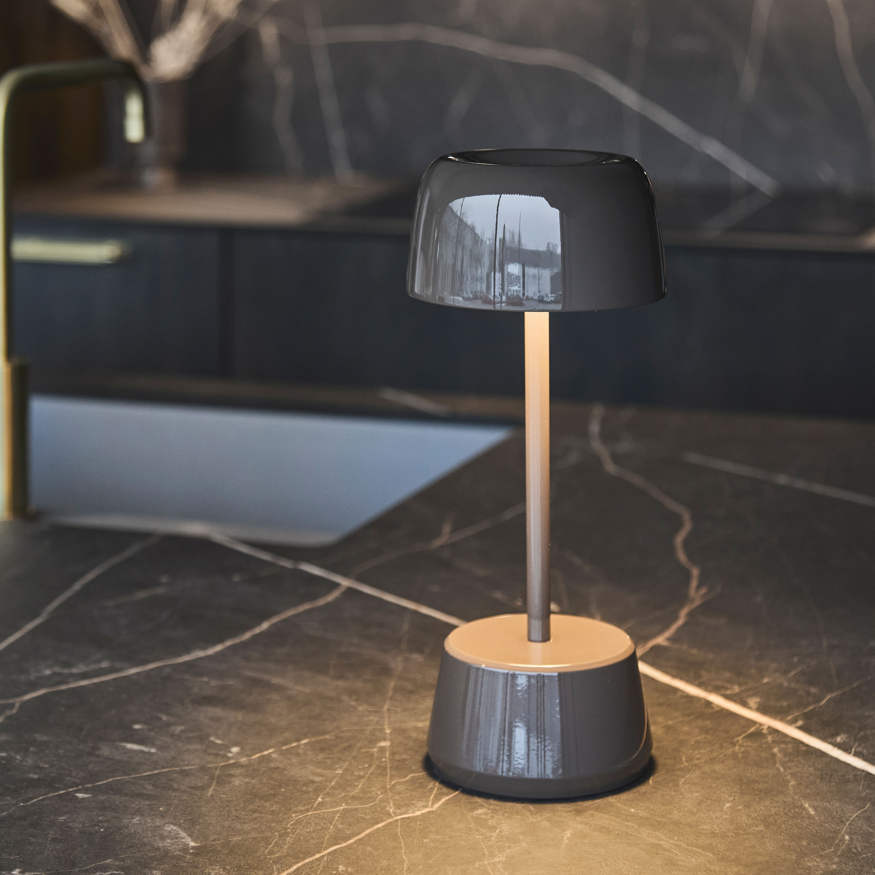 LOOM Design Dexter Portabel Bordslampa Smoked Brownie 30cm