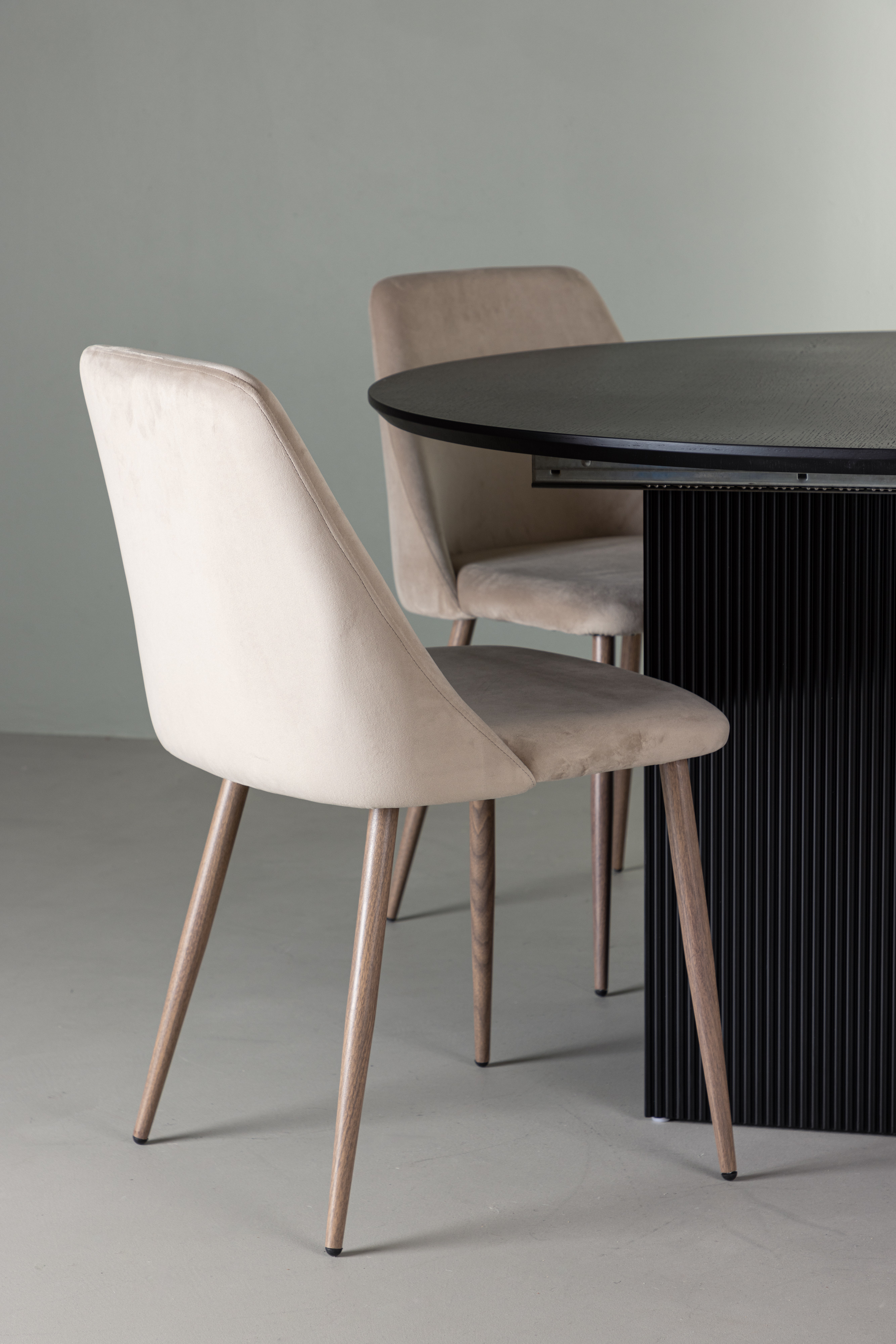 Venture Home Lori Matstol Sammet Beige