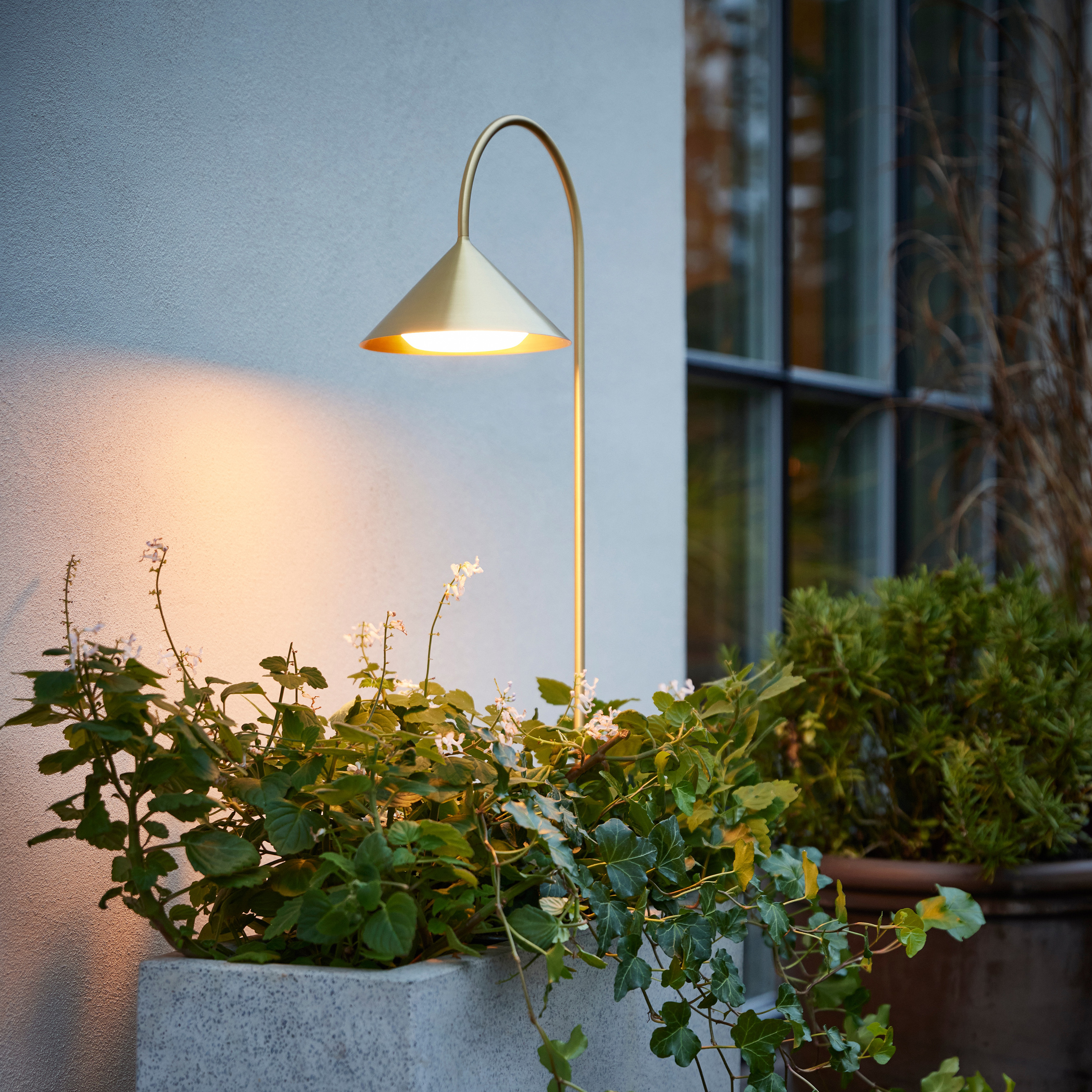 Frandsen Grasp Puutarhavalaisin Solid Brass 82cm