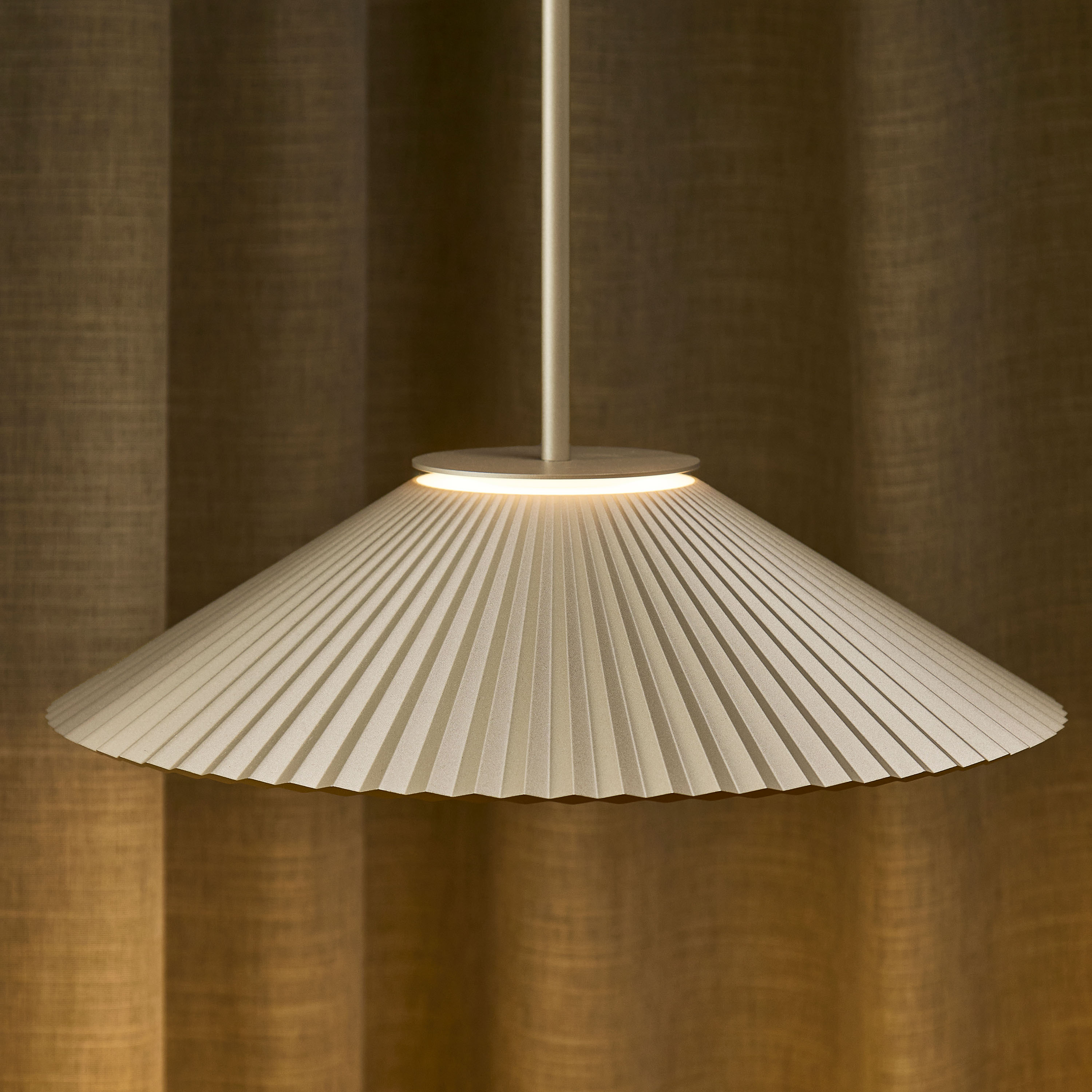 LOOM Design Ballerina So Taklampe Soft Ivory Ø35