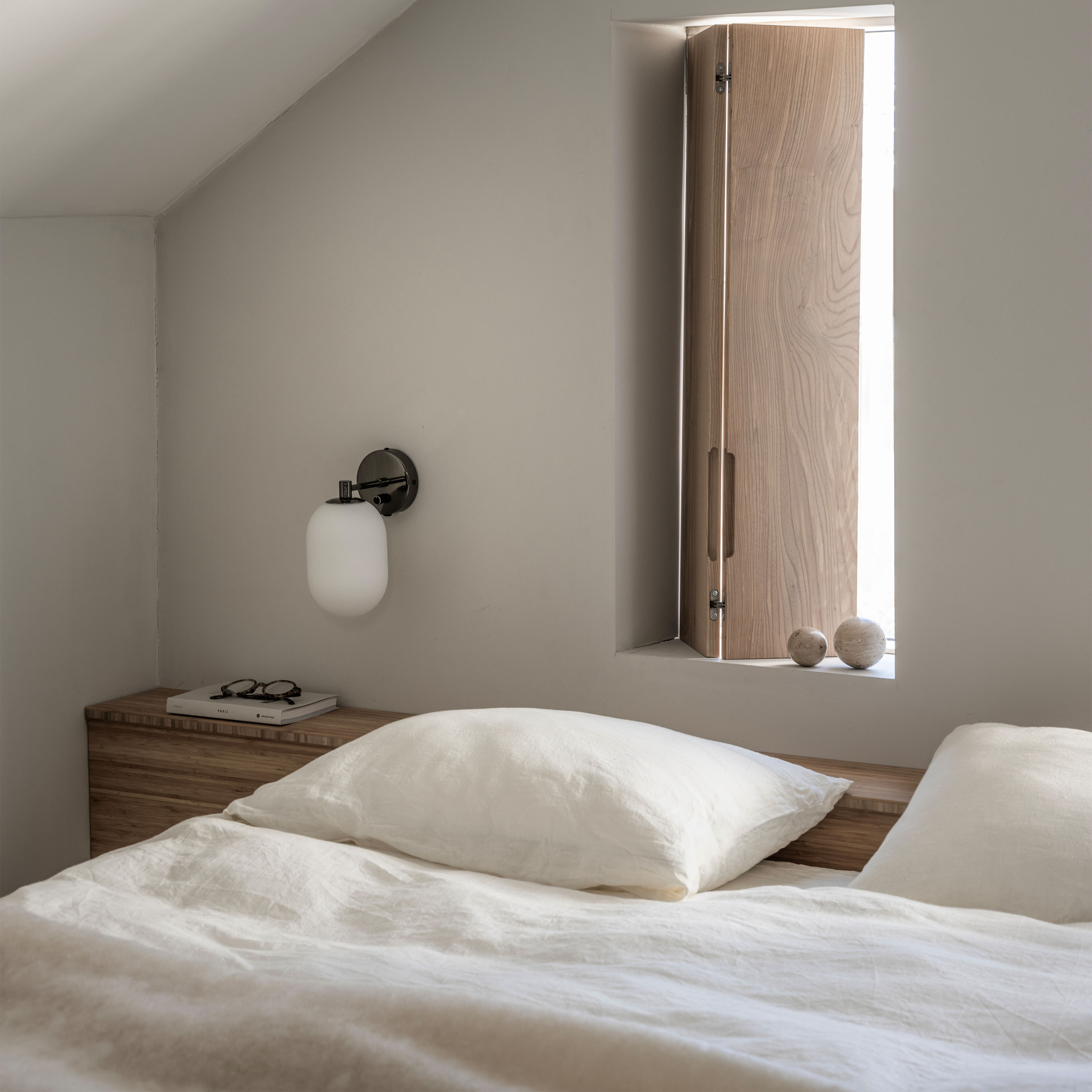 Watt &amp; Veke Noor Vägglampa Opal/Black 24cm