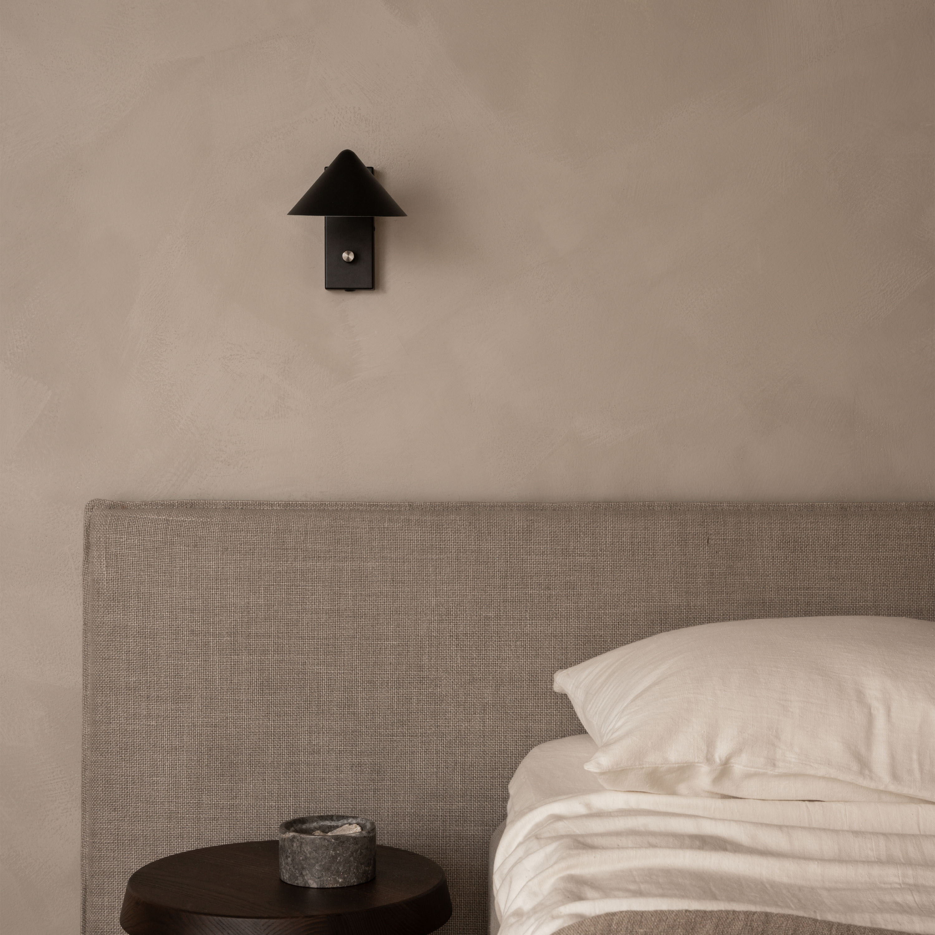 Watt &amp; Veke Kuro Wandleuchte Black 16cm