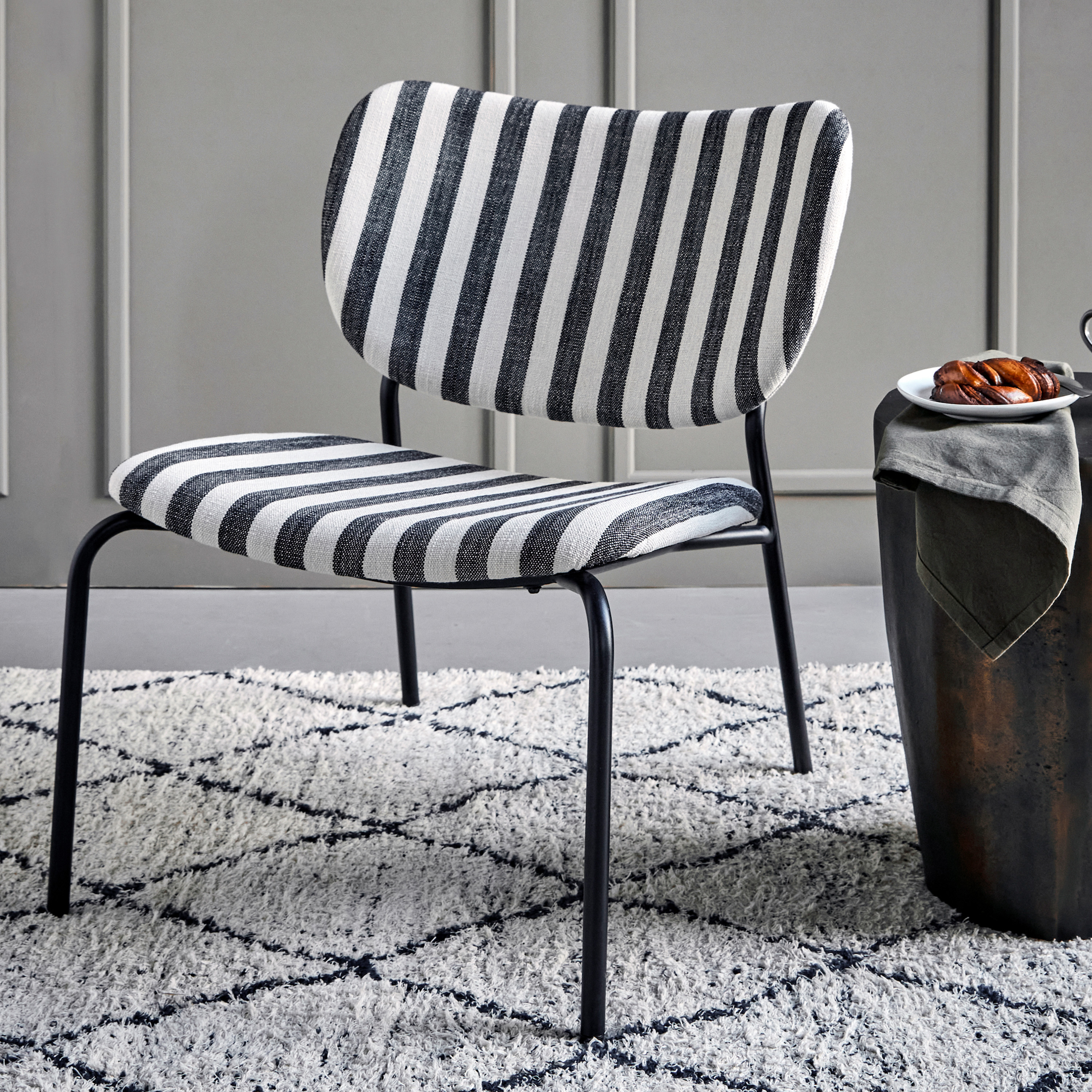 House Doctor Longa Loungesessel Schwarz/Off-White