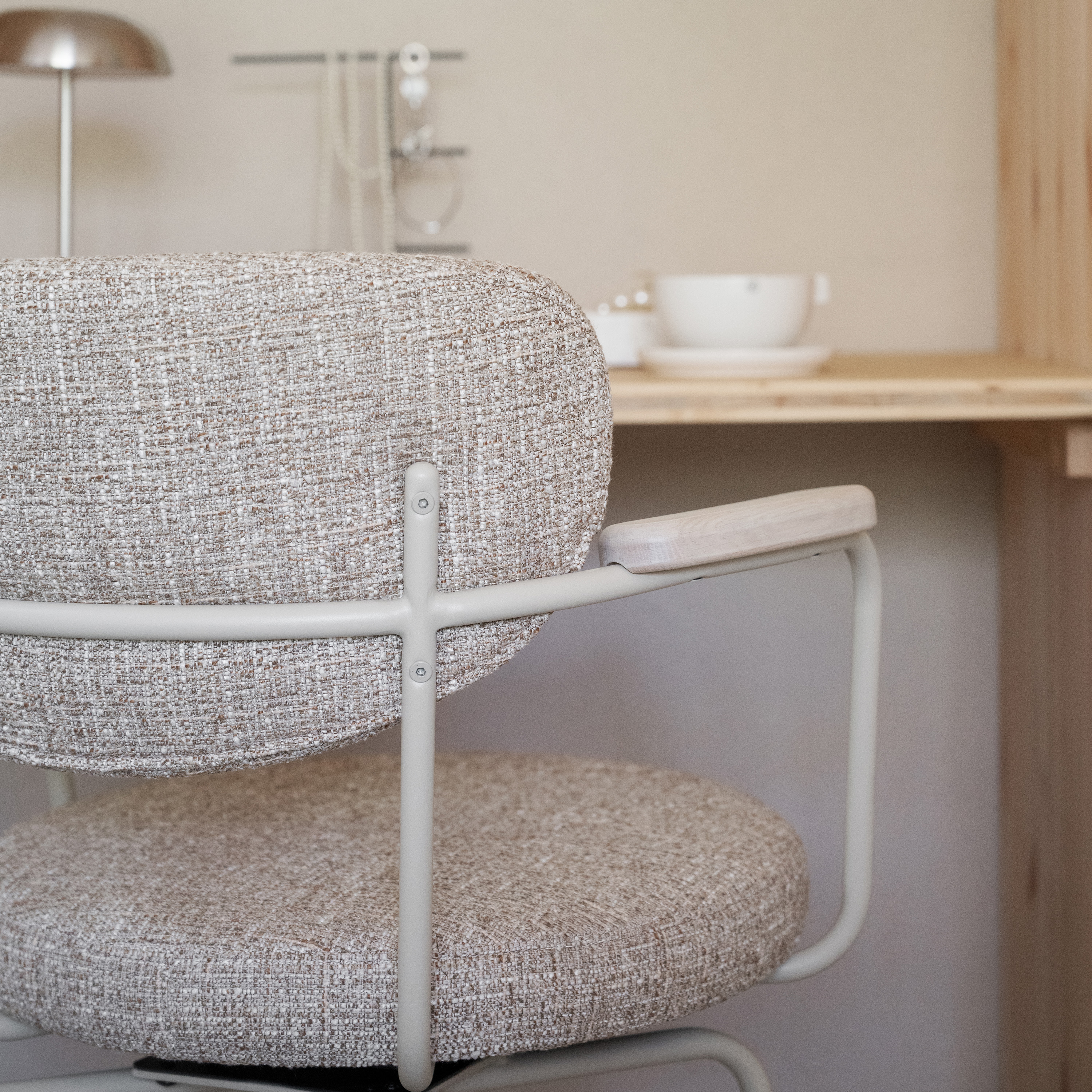 Rowico Home Merrick Snurr Karmstol Mörkbeige/Beige