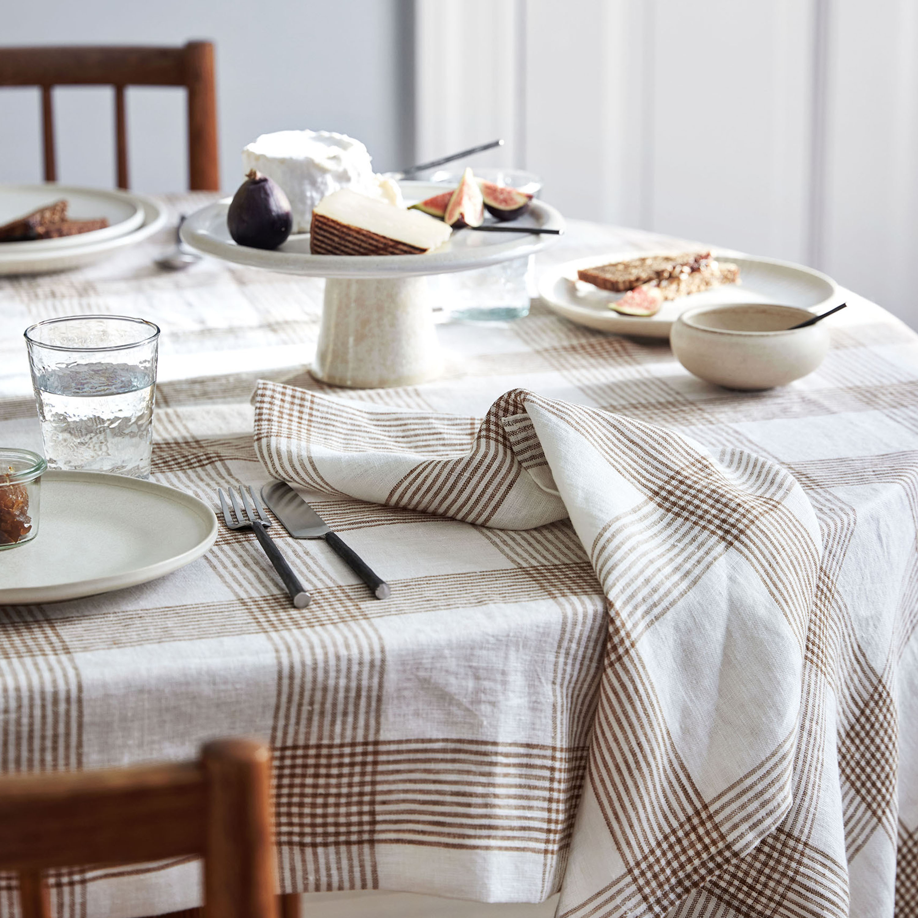 Tell me more Odette Tischdecke Brown 145x330